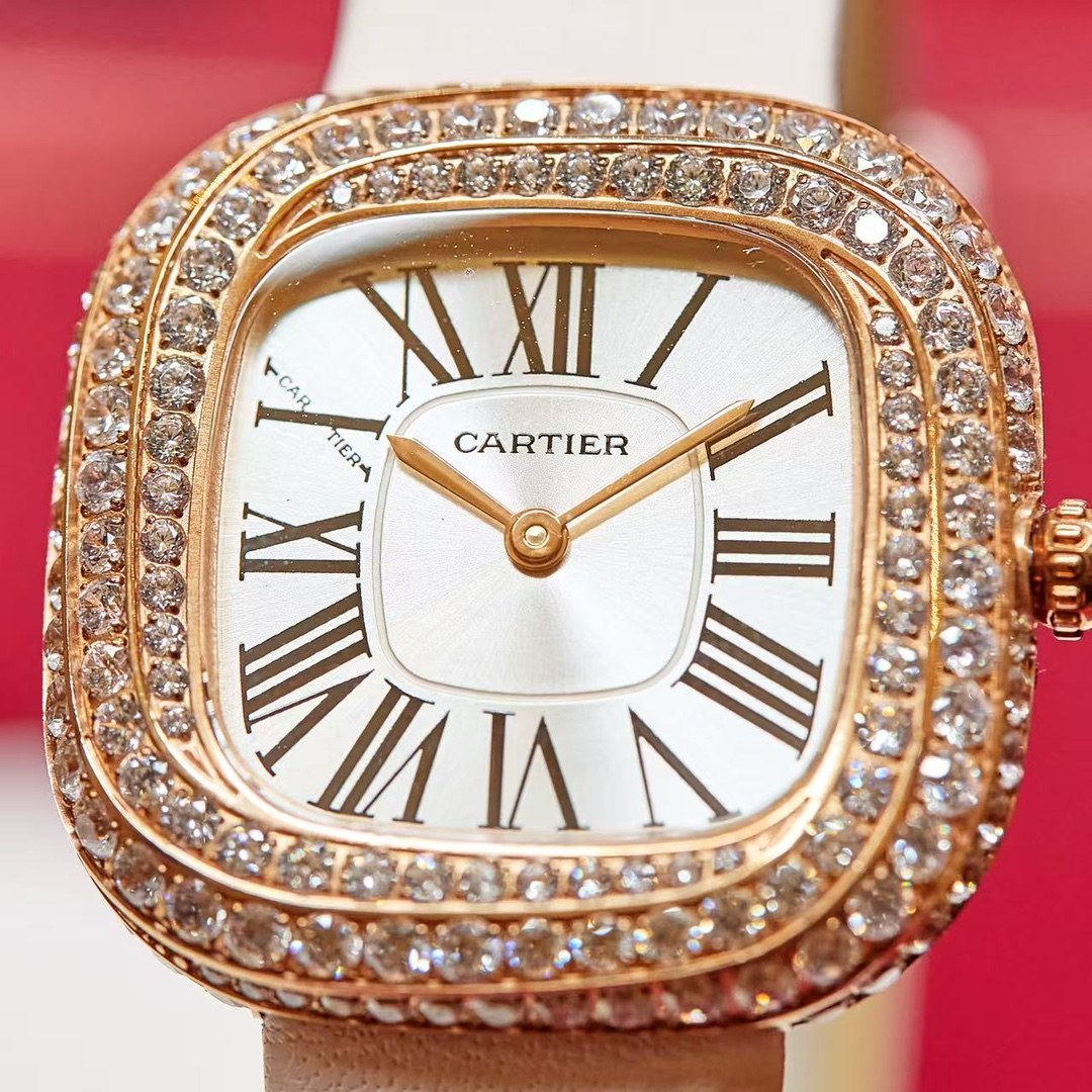 까르띠에 쿠생 드 까르띠에(Coussin de Cartier) 31mm 다이아몬드 세팅 쿠션형 워치