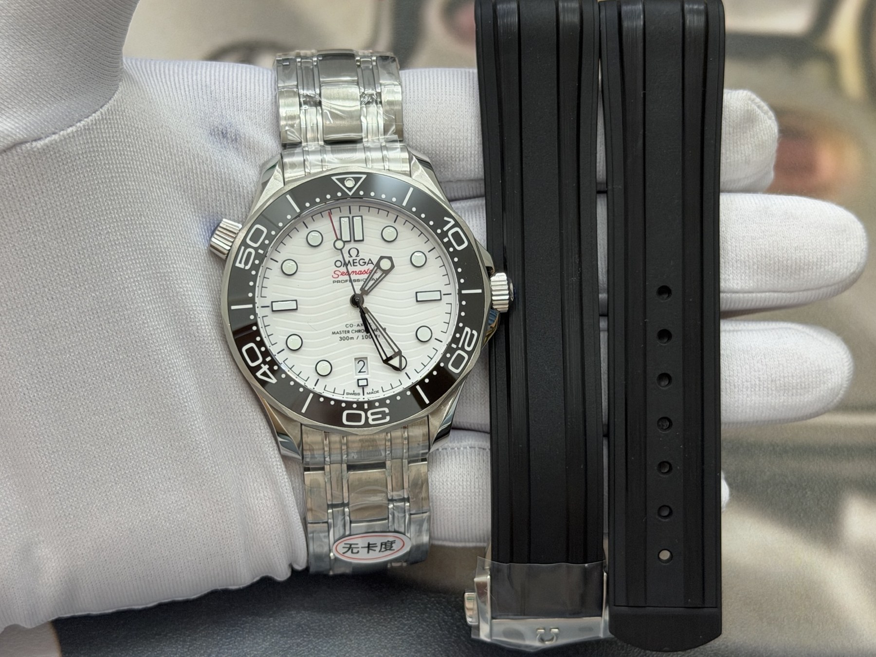 오메가 씨마스터 다이버 300M 코-액시얼 마스터 크로노미터 42mm 화이트 다이얼