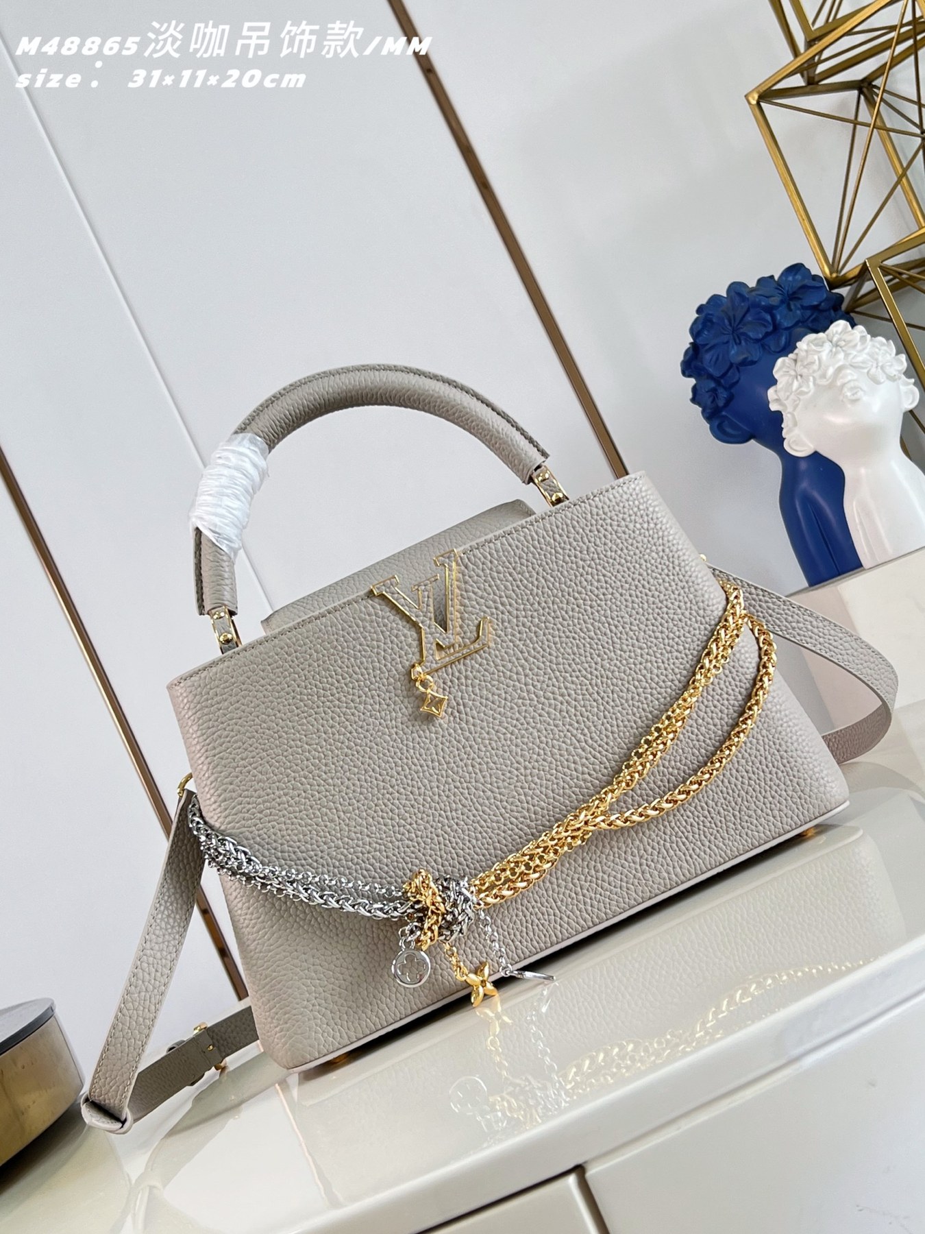 루이비통 카퓌신 MM Why Knot 체인 참 장식 핸드백 (M48865)