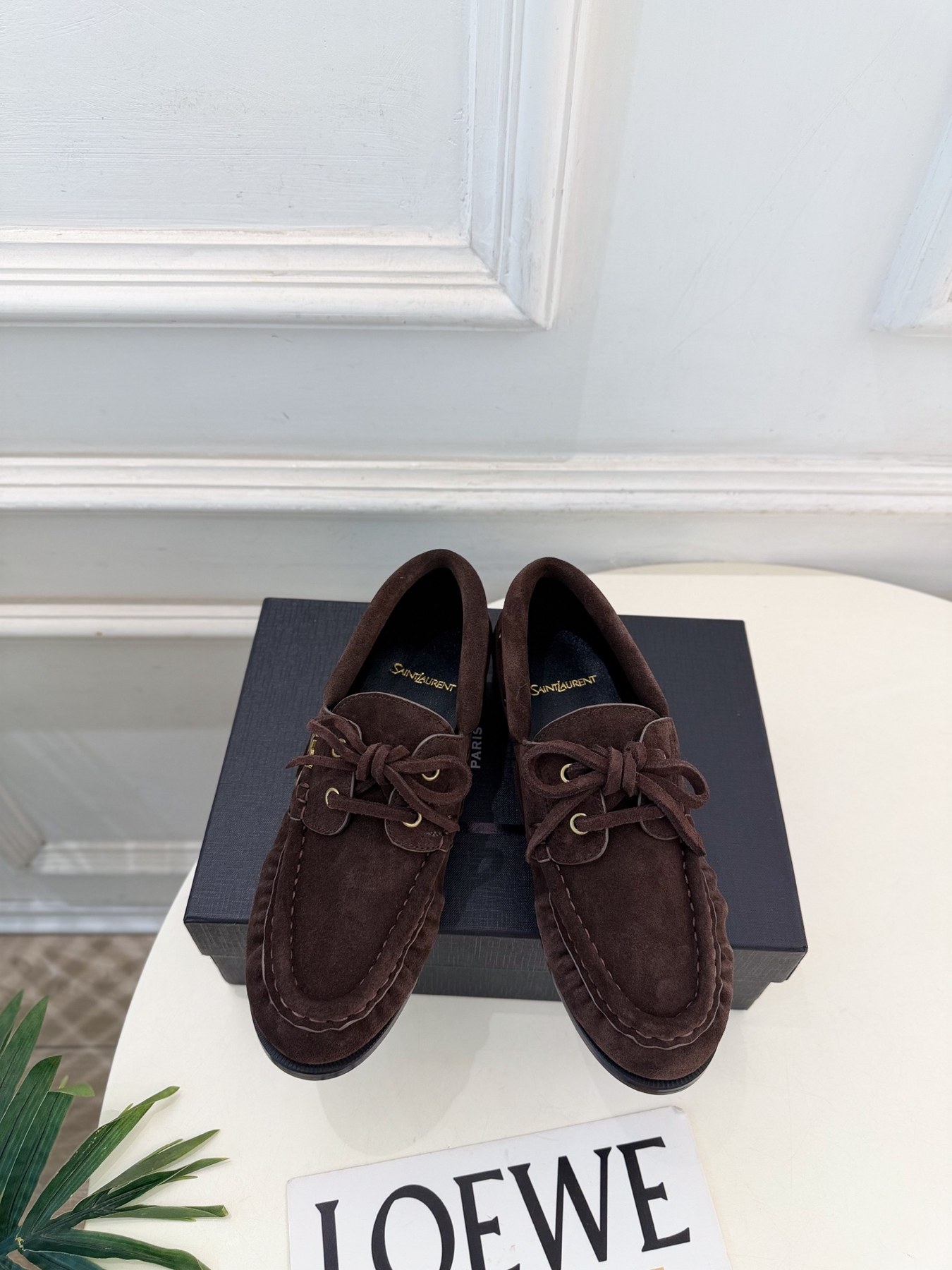 생로랑 SAINT LAURENT PARIS 스웨이드 레이스업 모카신 로퍼