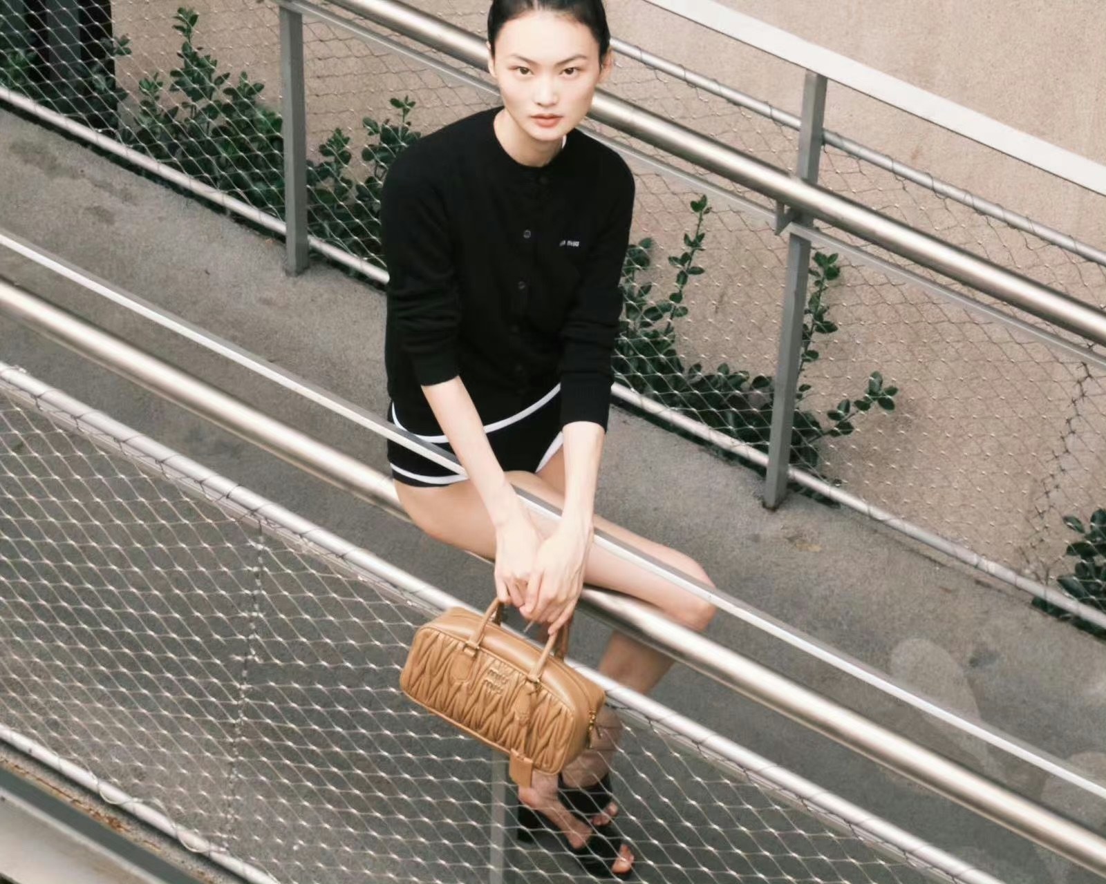 미우미우 마테라쎄 나파 레더 탑핸들 보스턴백