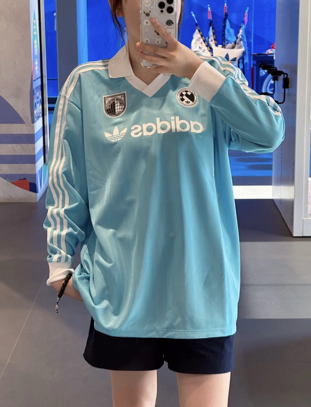 아디다스 오리지널스 트레포일 삼선 레트로 축구 스타일 롱슬리브 저지