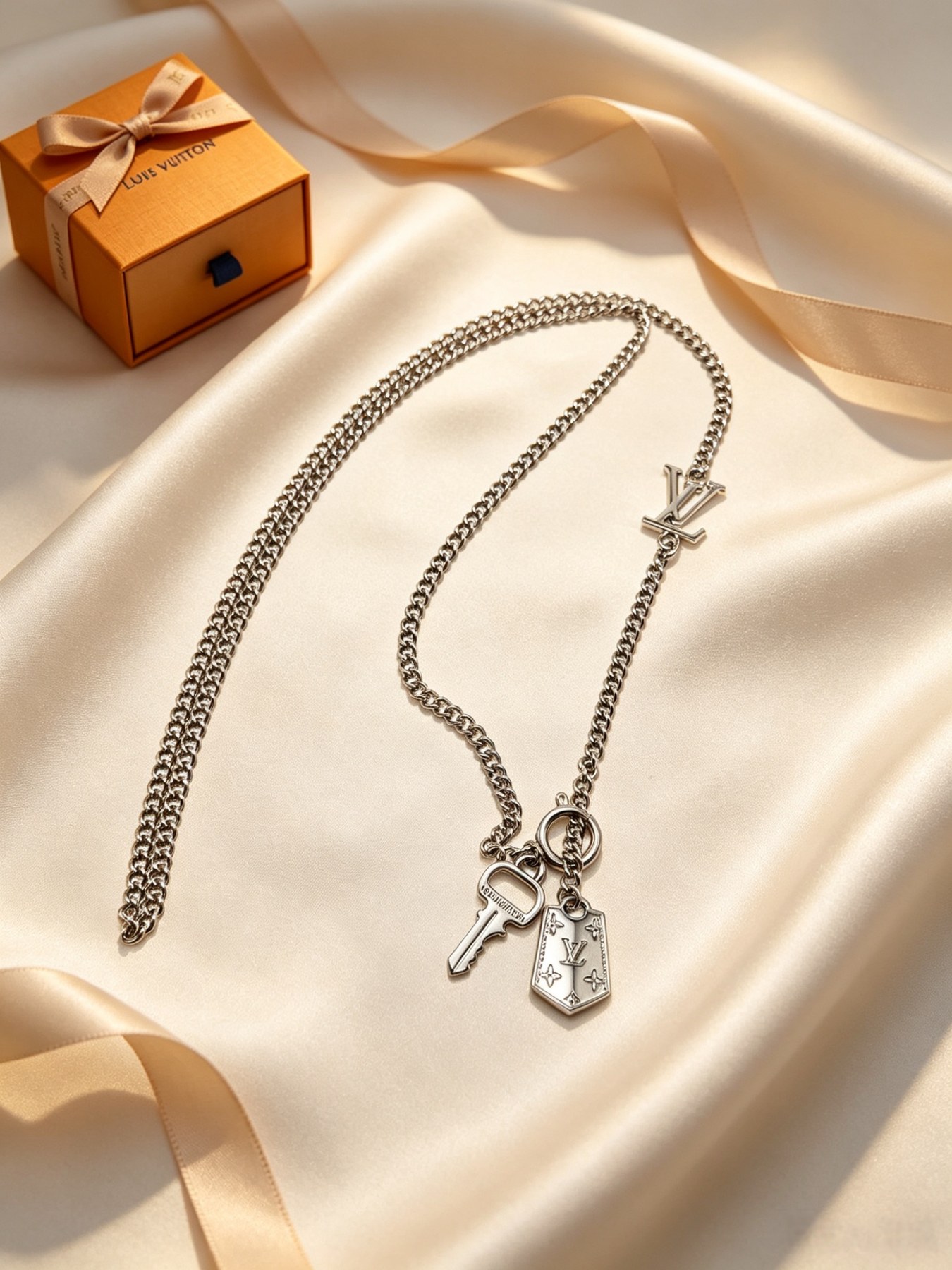 루이 비통 LV 키·태그 참 체인 목걸이