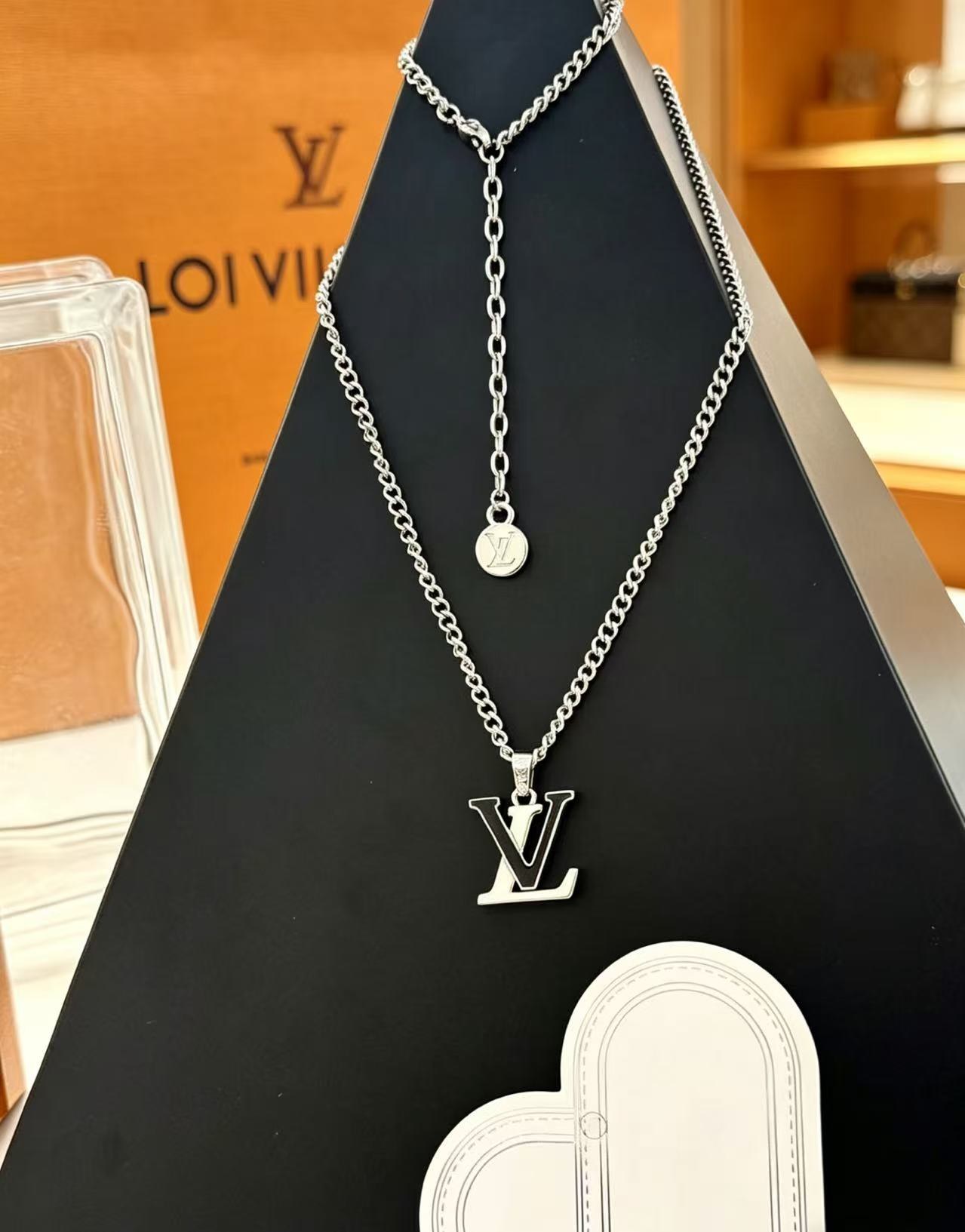 루이비통 LV 이니셜 펜던트 체인 목걸이