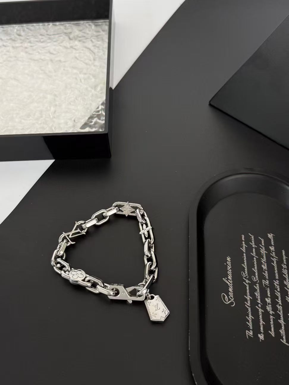 루이 비통 LV 태그 체인 브레이슬릿
