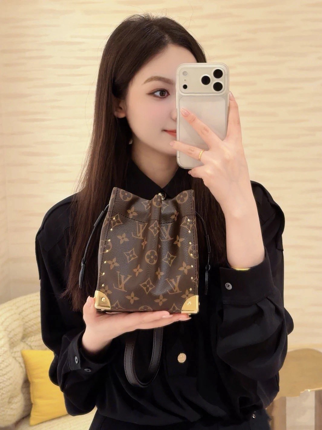 루이 비통 쁘띠 삭 플라 PM 버킷백
