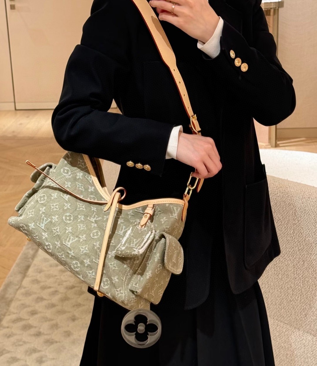 루이비통 모노그램 데님 LV 범백(Monogram Denim LV Bumbag) 숄더백