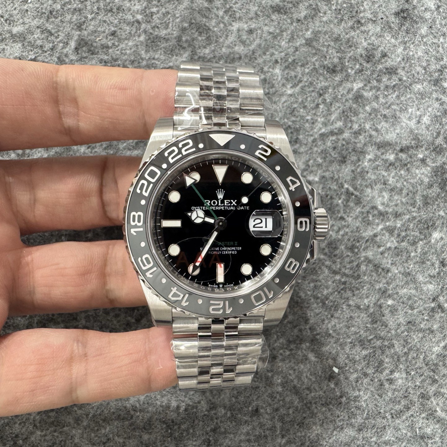 롤렉스 GMT-마스터 II 블랙/그레이 세라크롬 베젤 주빌리 브레이슬릿 40mm (126710GRNR 계열)