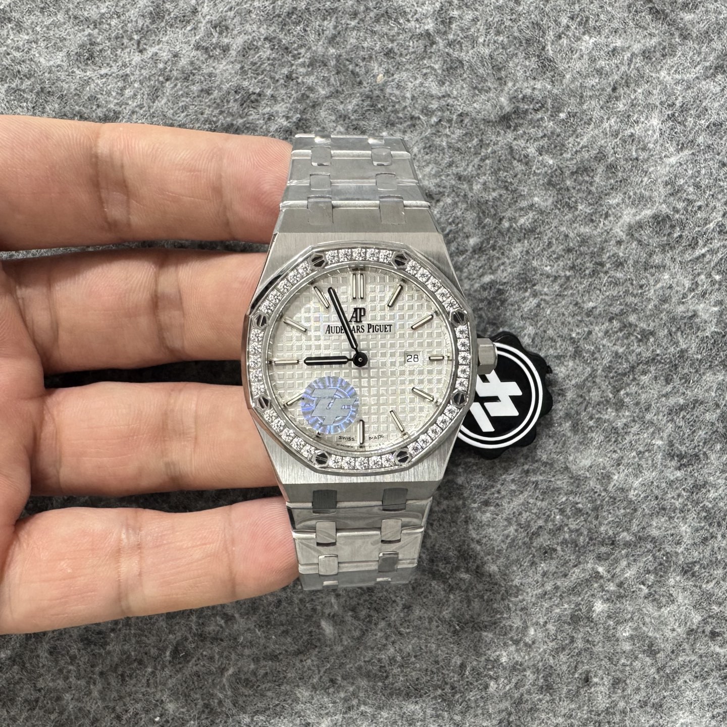 오데마 피게 로열 오크 67651 여성 33mm 다이아몬드 베젤 쿼츠