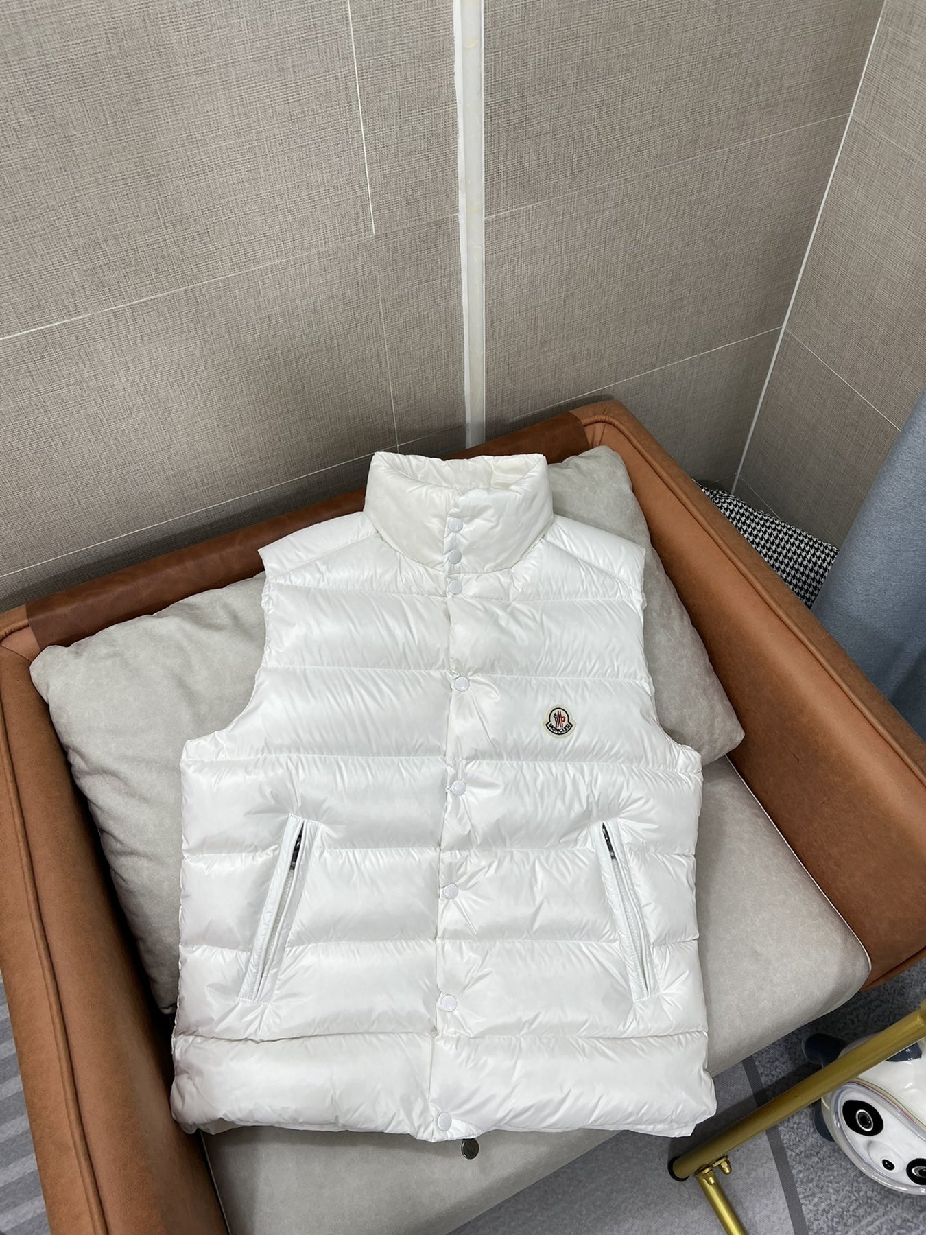 몽클레르 티브(Tibb) 다운 패딩 베스트