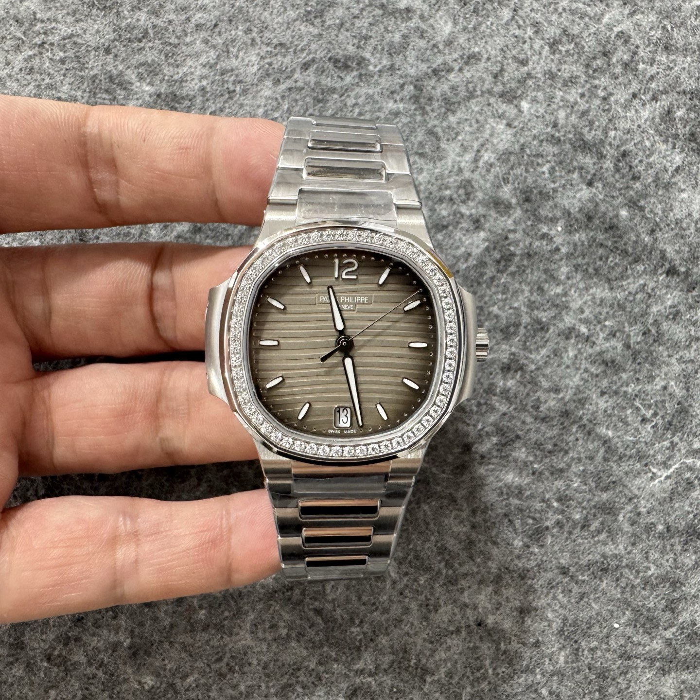 파텍 필립 노틸러스 7118/1450G 다이아몬드 베젤 오토매틱 35.2mm