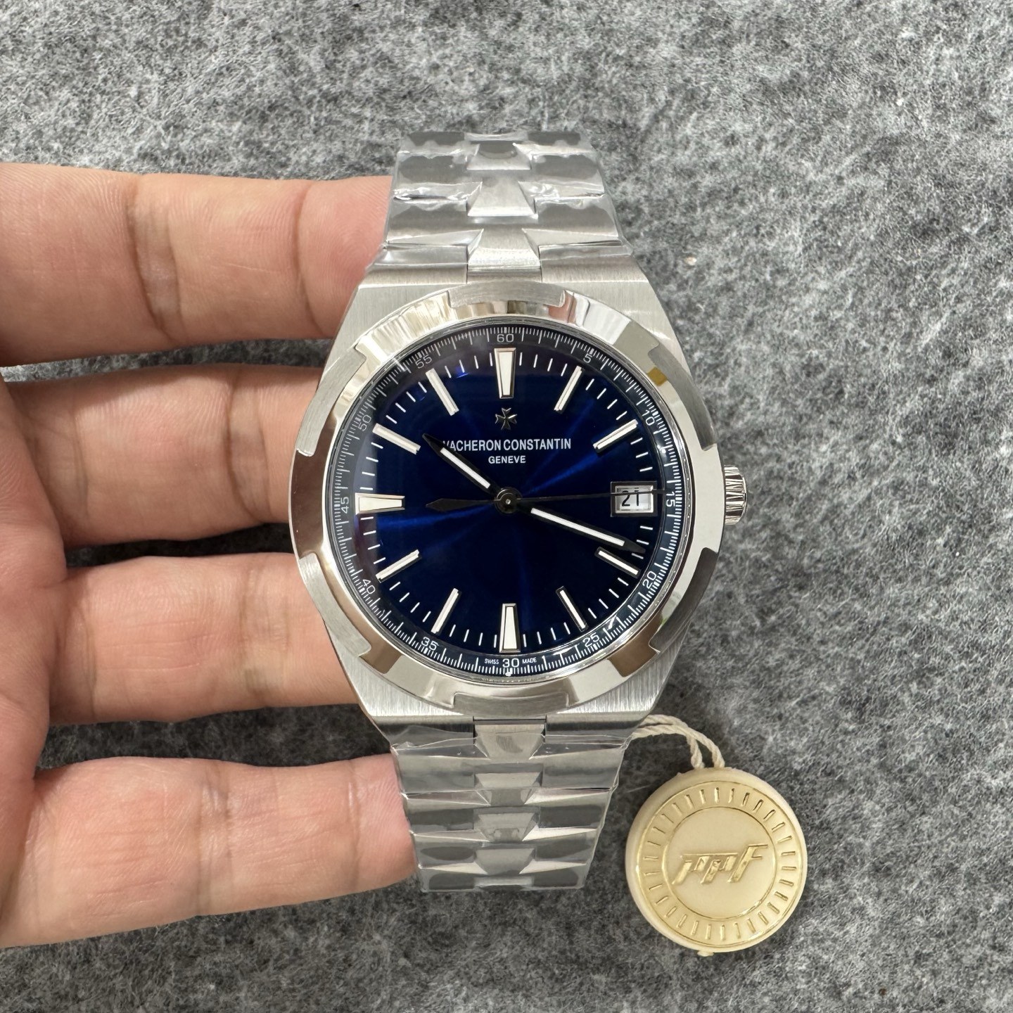 바쉐론 콘스탄틴 오버시즈 셀프와인딩 41mm 블루 다이얼 스틸 브레이슬릿 (4500V)