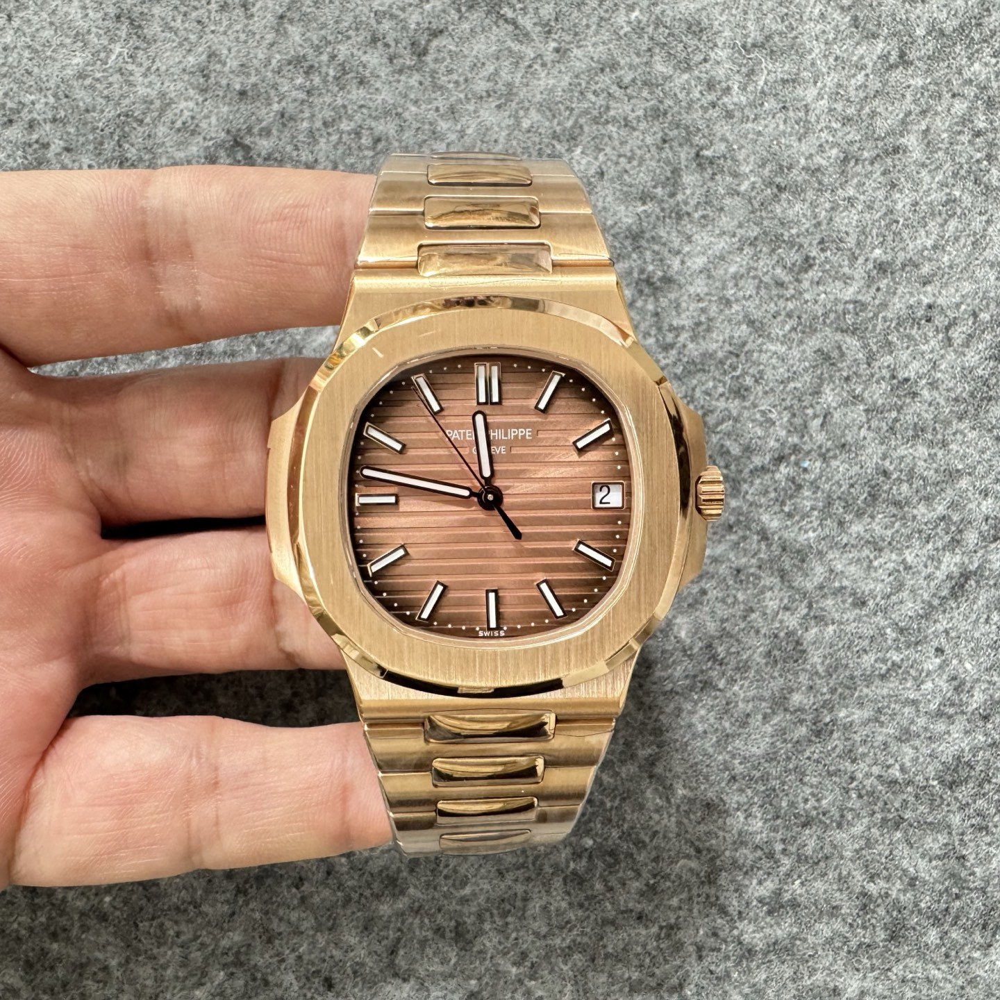 파텍 필립 노틸러스 5711/1R-001 로즈 골드 브라운 다이얼