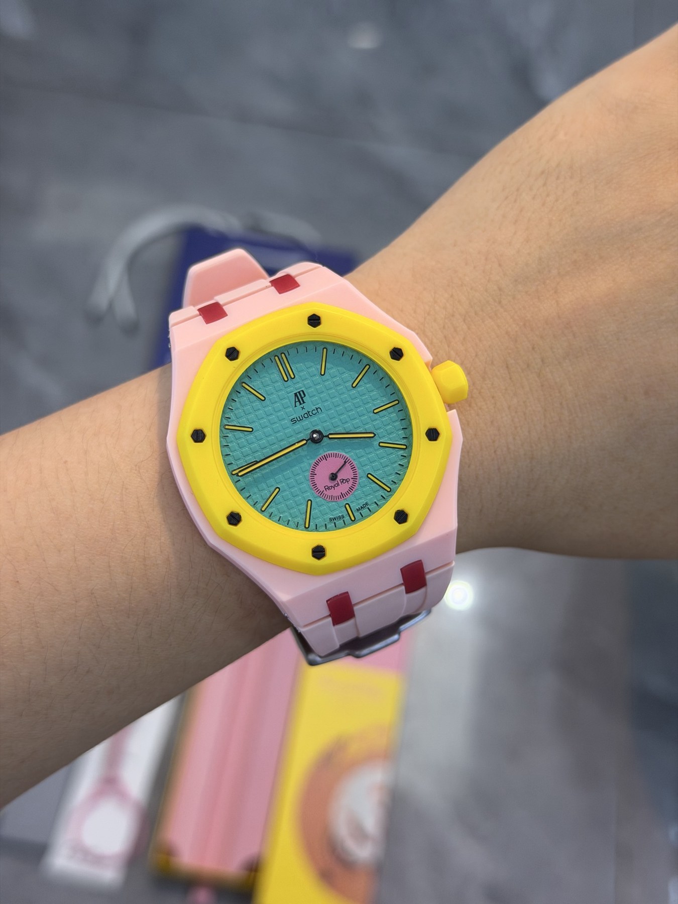 오데마 피게 x 스와치 로열 오크 스타일 AP x Swatch 컬래버레이션 컬러 워치