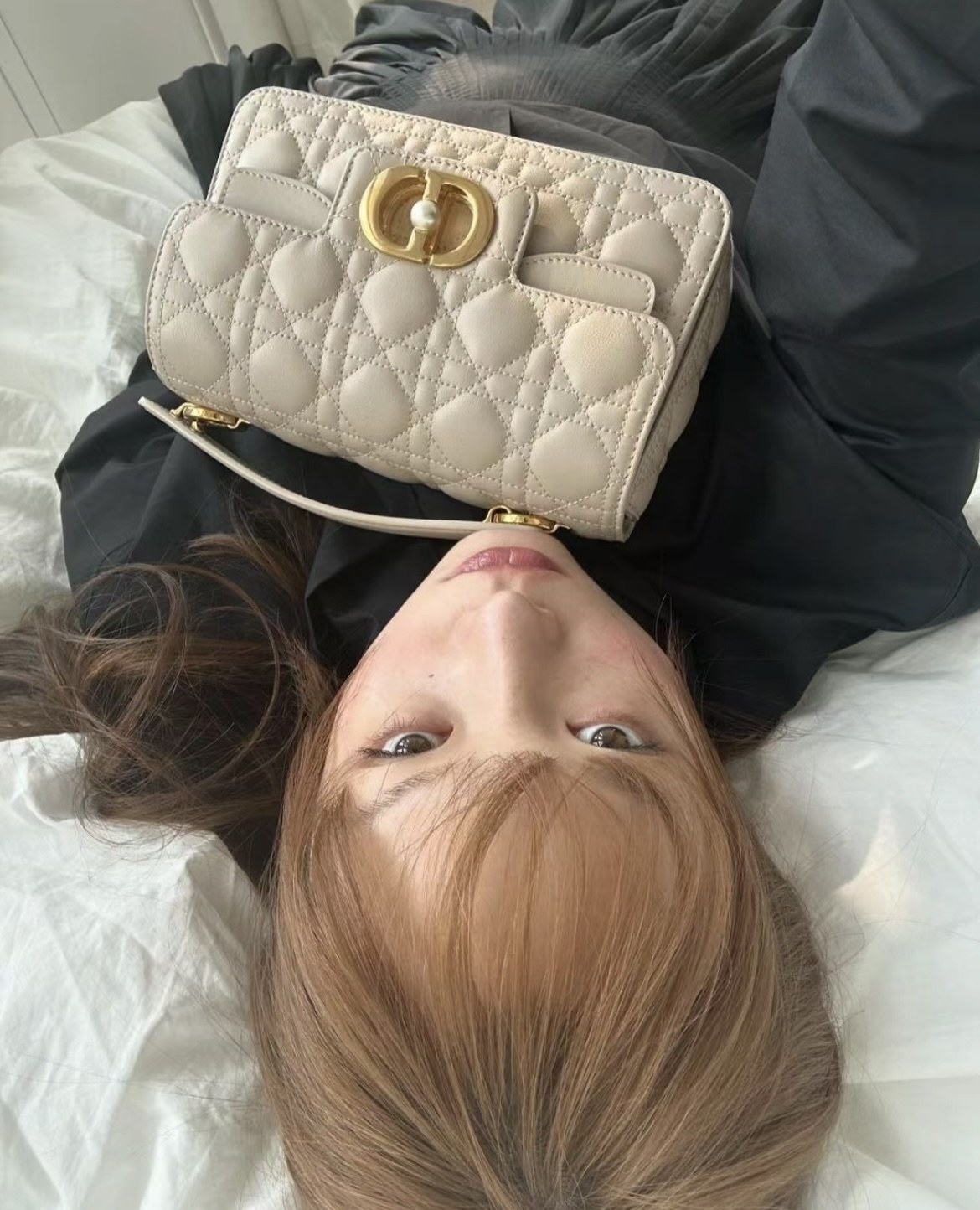 디올 디올 카로 마크로까나쥬 플랩 숄더백