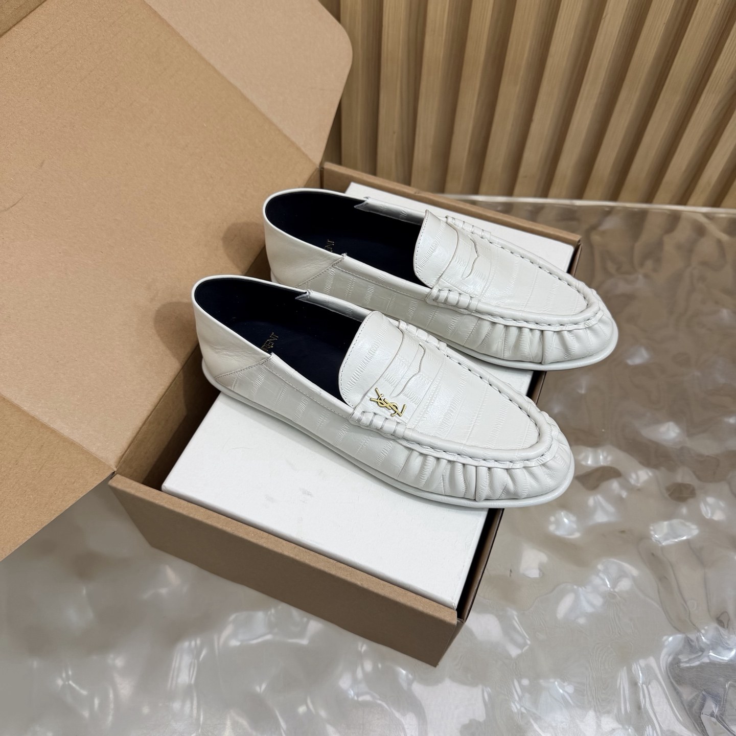 생 로랑 YSL 르 로퍼(Le Loafer) 모카신 슬립온