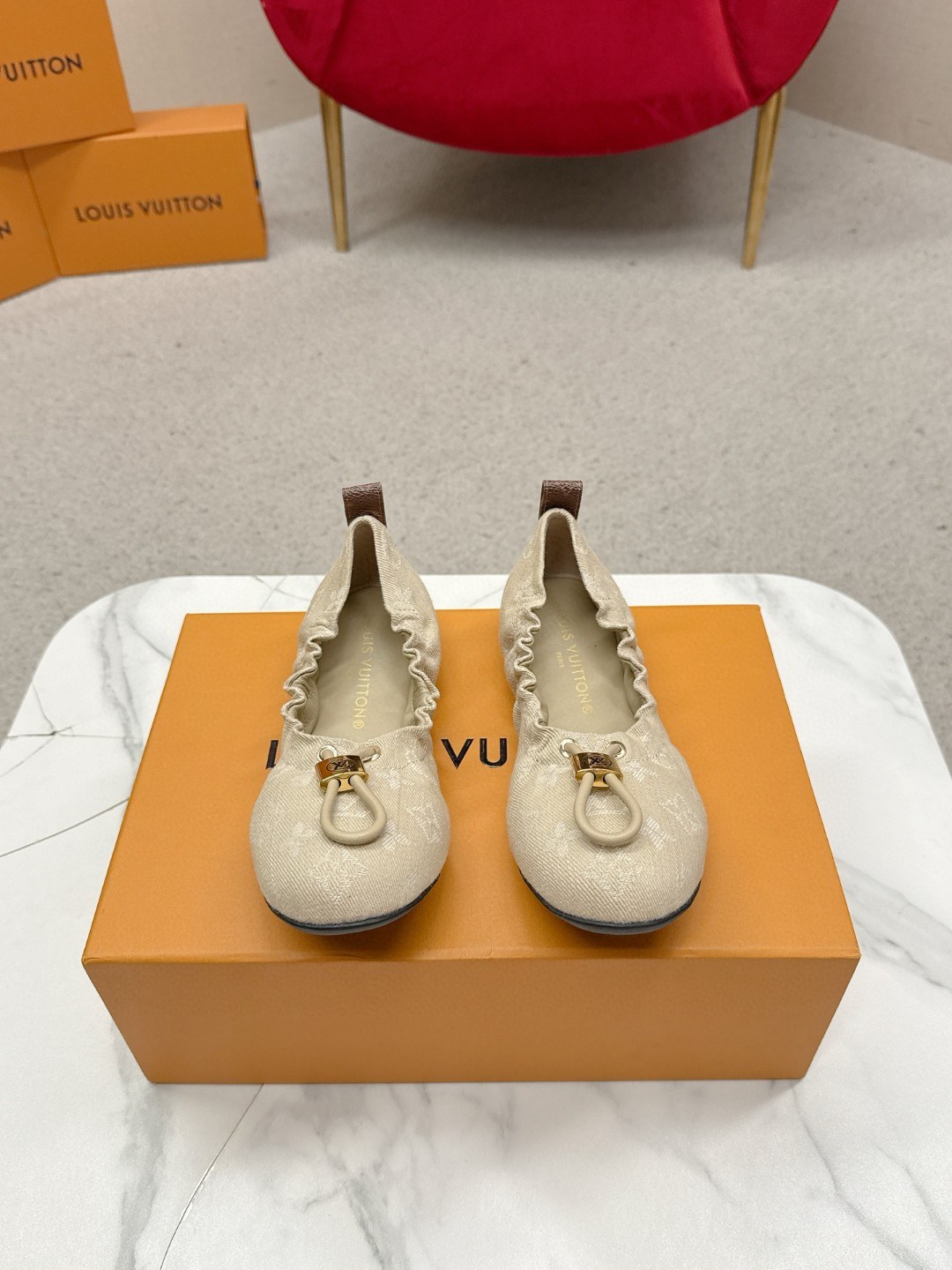 루이 비통 모노그램 데님 LV 락 디테일 발레리나 플랫