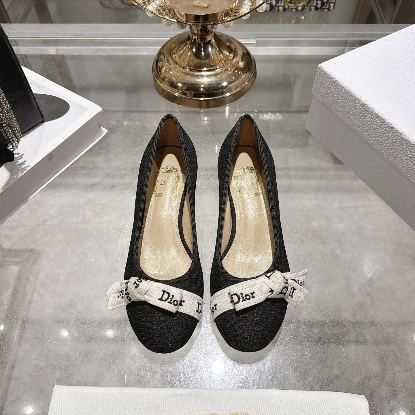 디올 Dior 로고 리본 미드힐 펌프스
