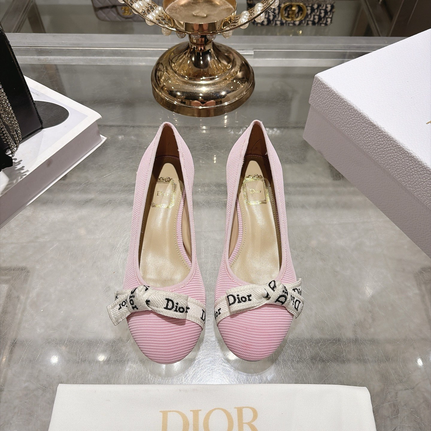 디올 Dior 로고 리본 보우 미드힐 펌프스
