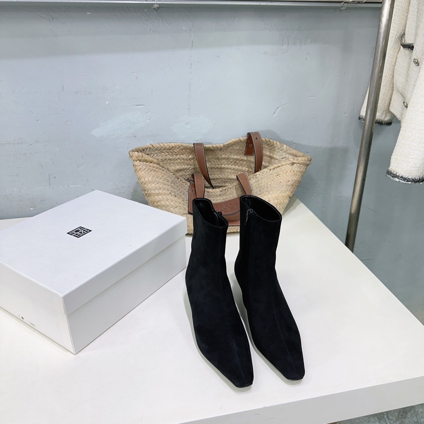 토템 미드 힐 스웨이드 앵클부츠