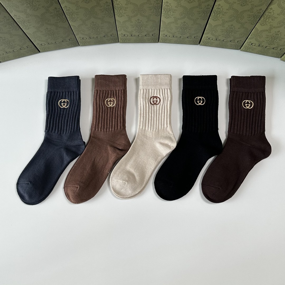 구찌 인터로킹 G 로고 리브드 미드 크루 양말 5족 세트