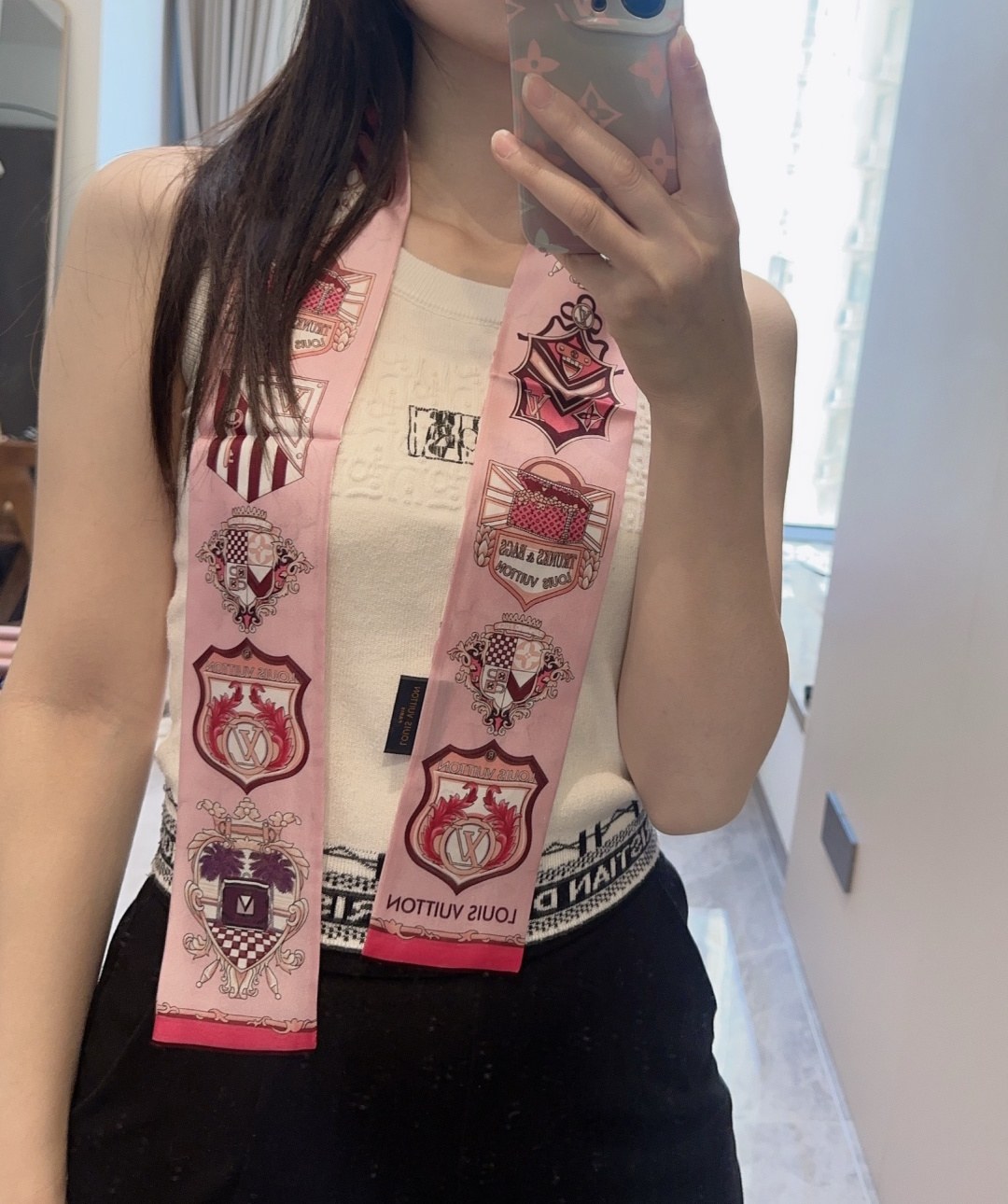 루이 비통 LV 크레스트 프린트 실크 방도 스카프