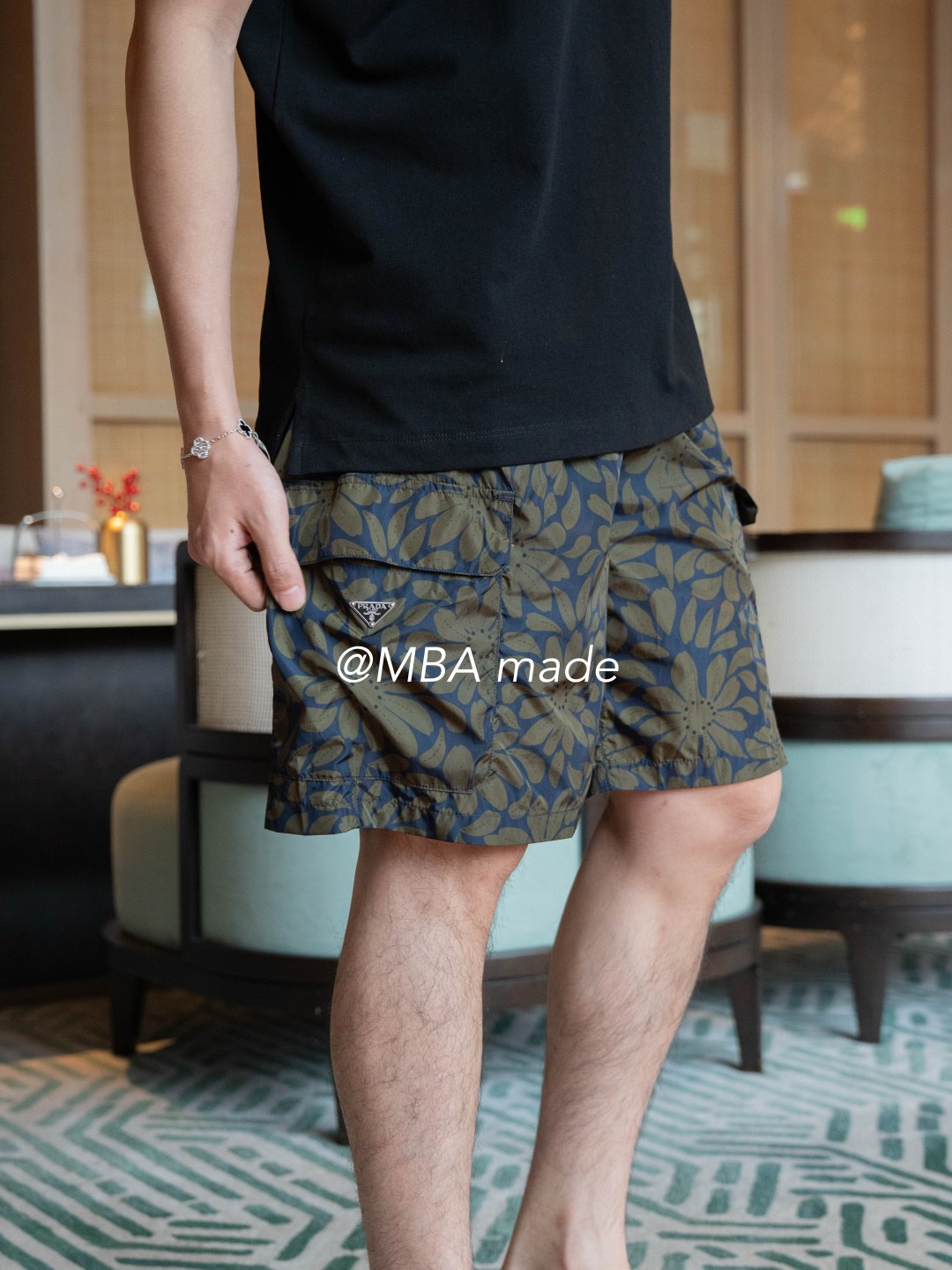 프라다 리나일론 플로럴 프린트 카고 쇼츠