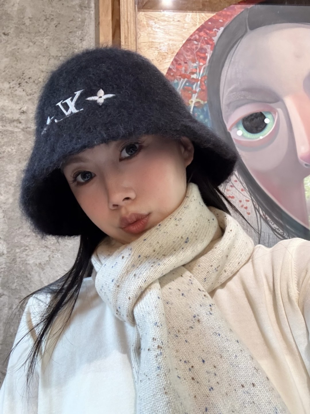 루이 비통 LV 플라워 로고 자수 모헤어 울 버킷햇