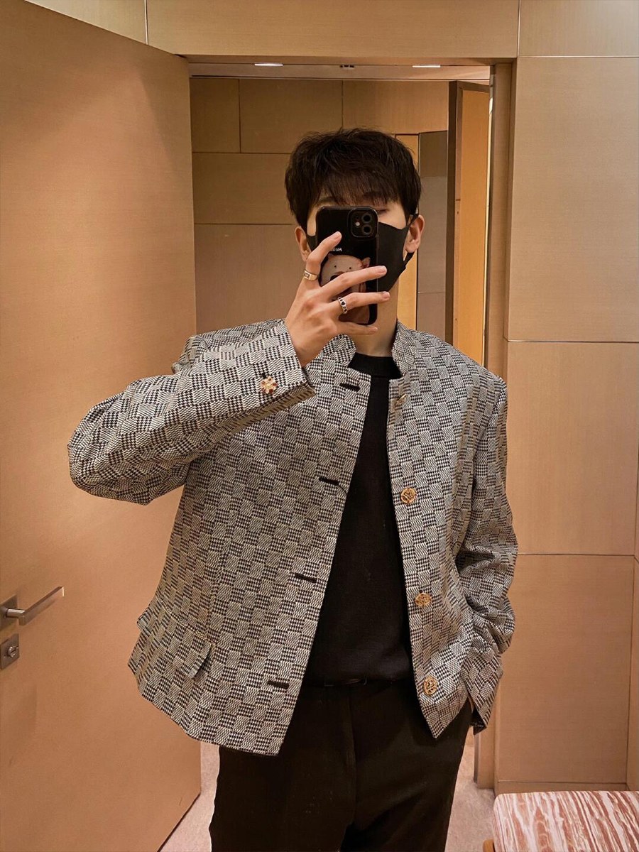 루이 비통 모노그램 플라워 버튼 하운드투스 칼라리스 트위드 재킷