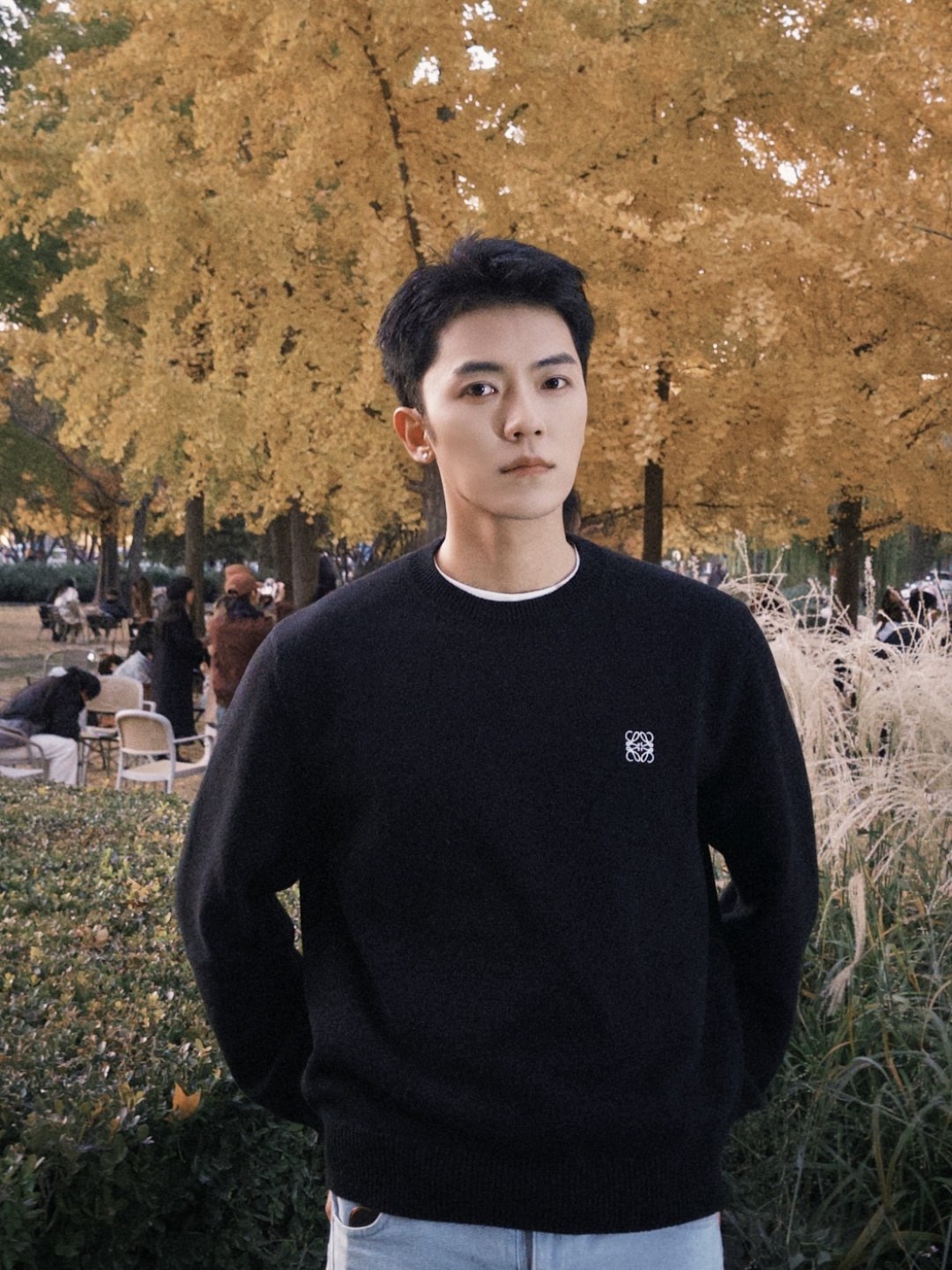 로에베 아나그램 자수 울 크루넥 스웨터