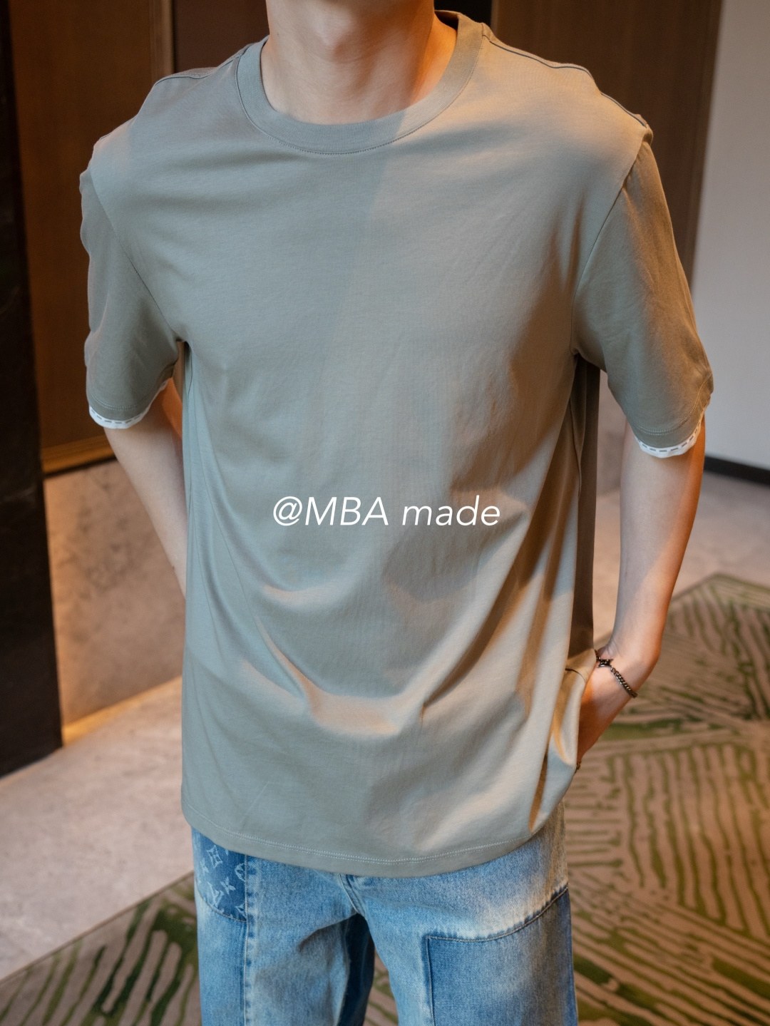 아미리 로고 테이프 커프 반소매 티셔츠