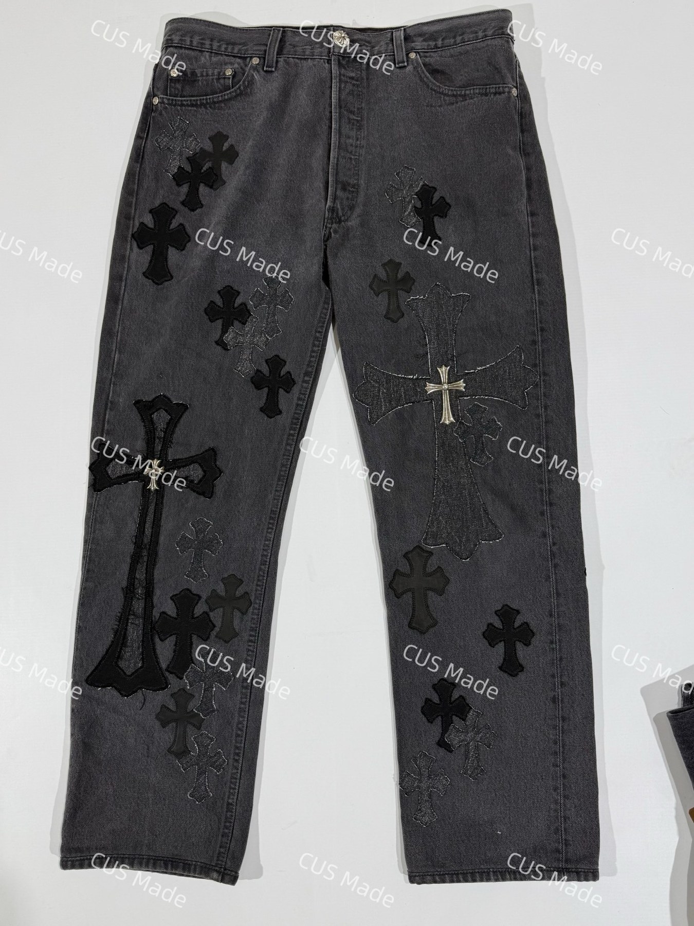 크롬하츠 501 리빌드 크로스 패치 스트레이트 데님 팬츠(런던 한정 디자인 계열)