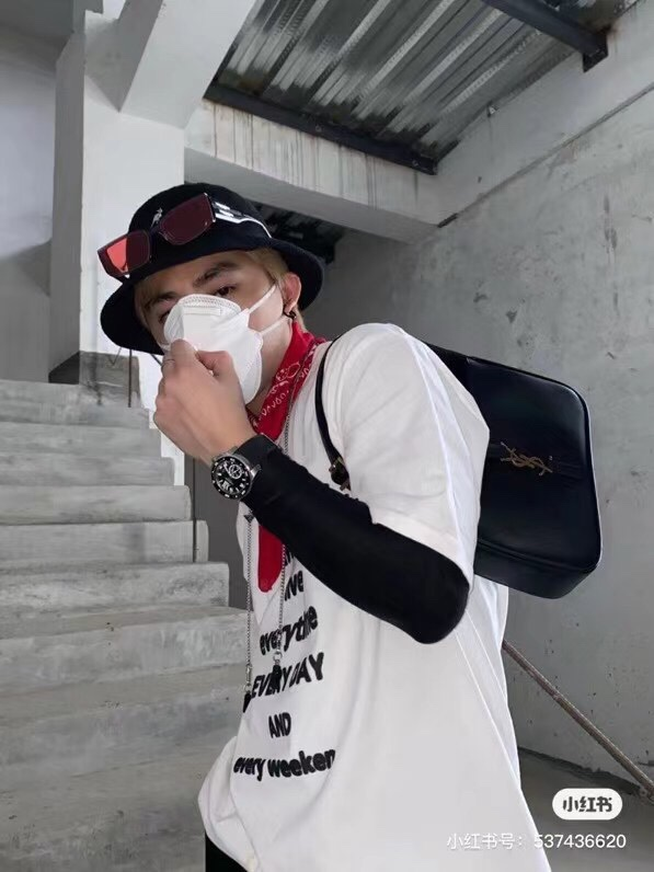 생 로랑 모노그램 로고 레더 백팩