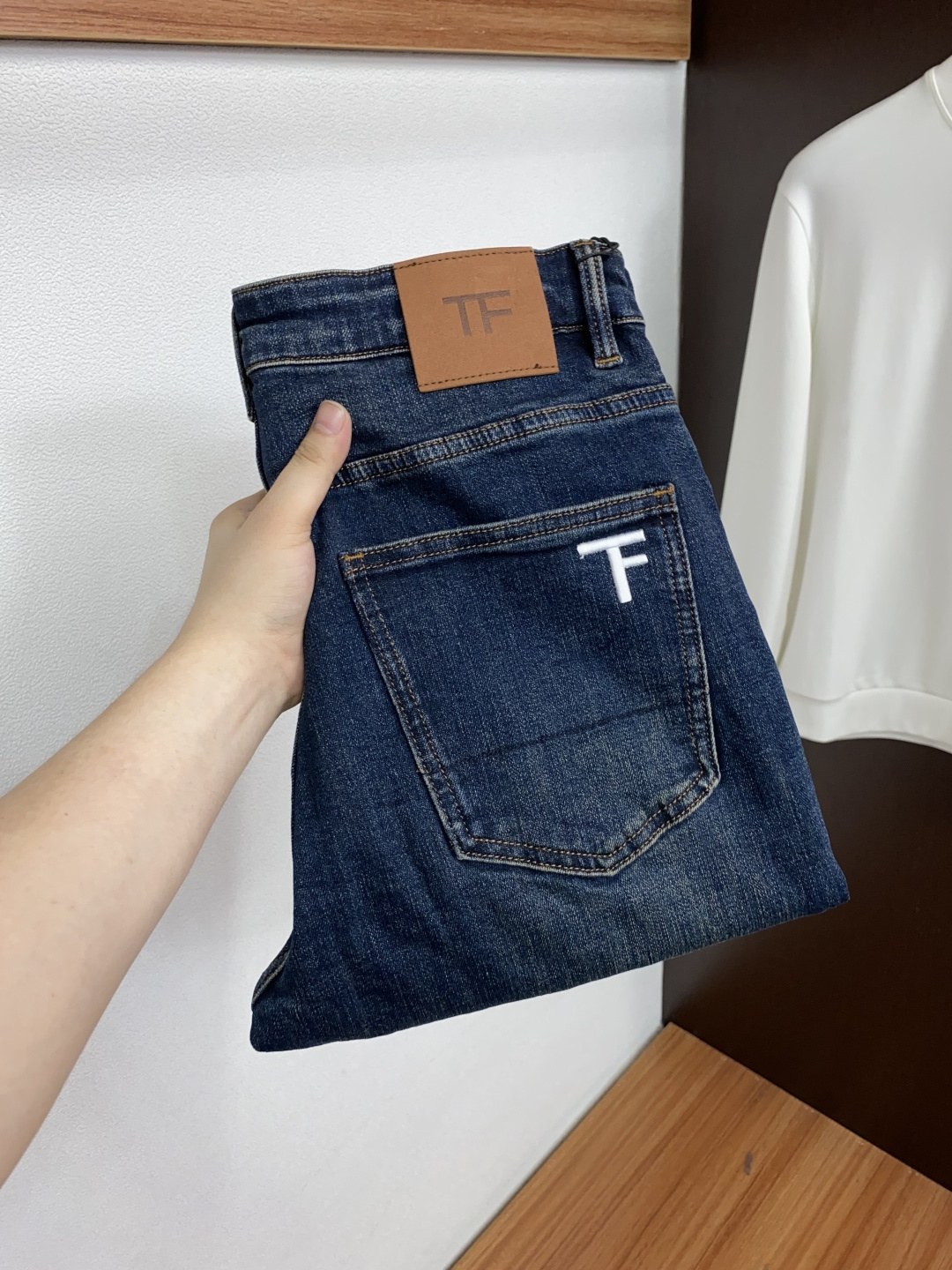 톰 포드 TF 로고 슬림핏 데님 진
