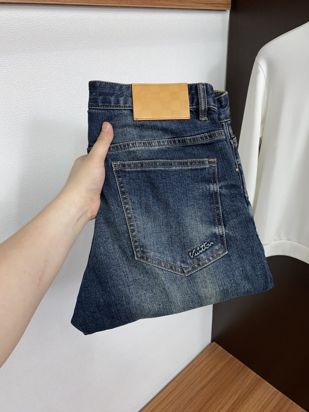 루이비통 다미에 가죽 패치 스트레이트 데님 진