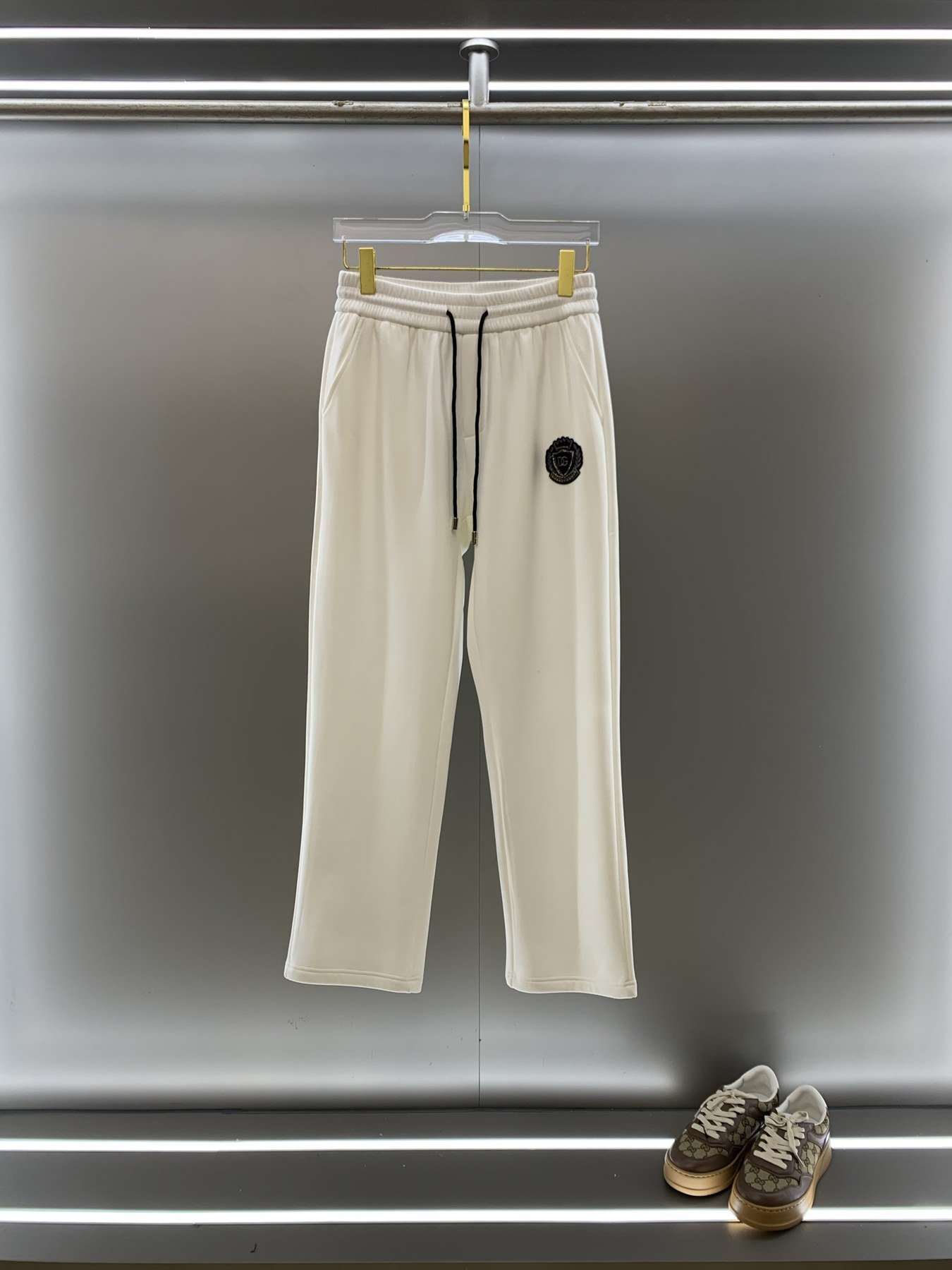 돌체앤가바나 DG 크레스트 자수 스트레이트 조거 팬츠