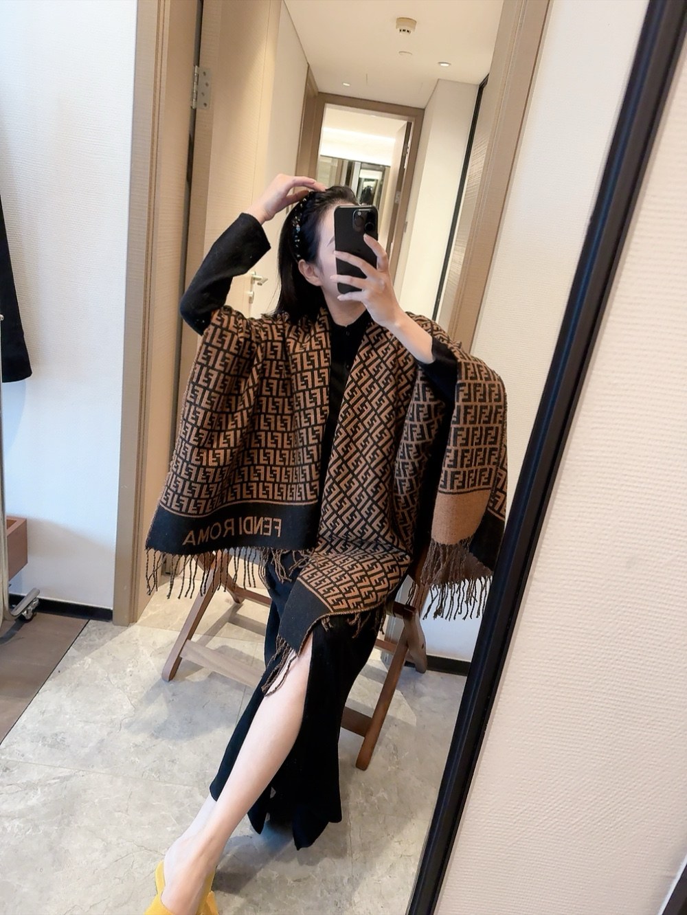 펜디 FF 모티프 펜디 로마 프린지 판초
