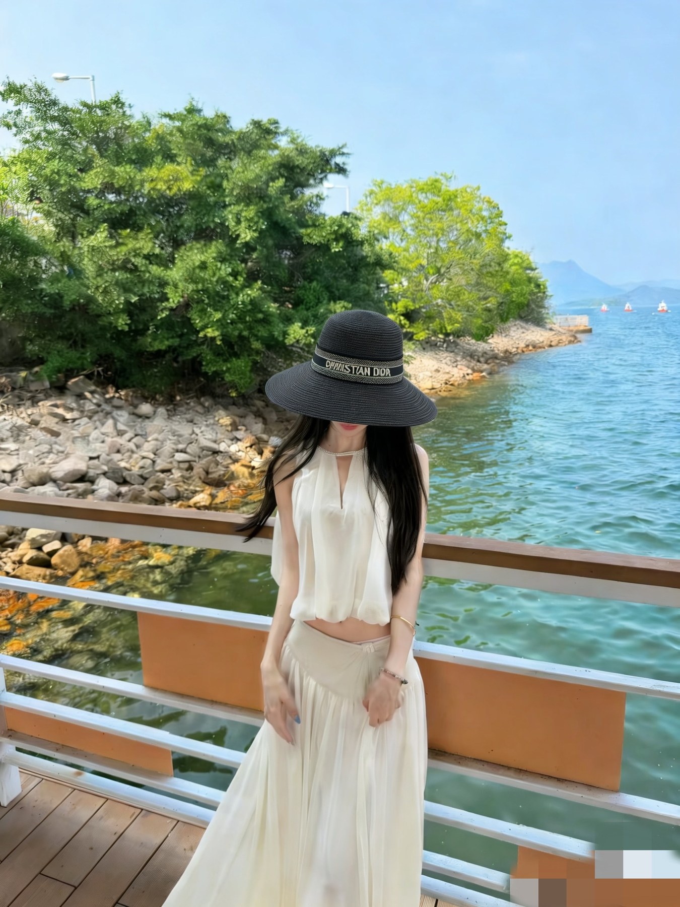 디올 크리스찬 디올 로고 리본 와이드 브림 스트로 선햇