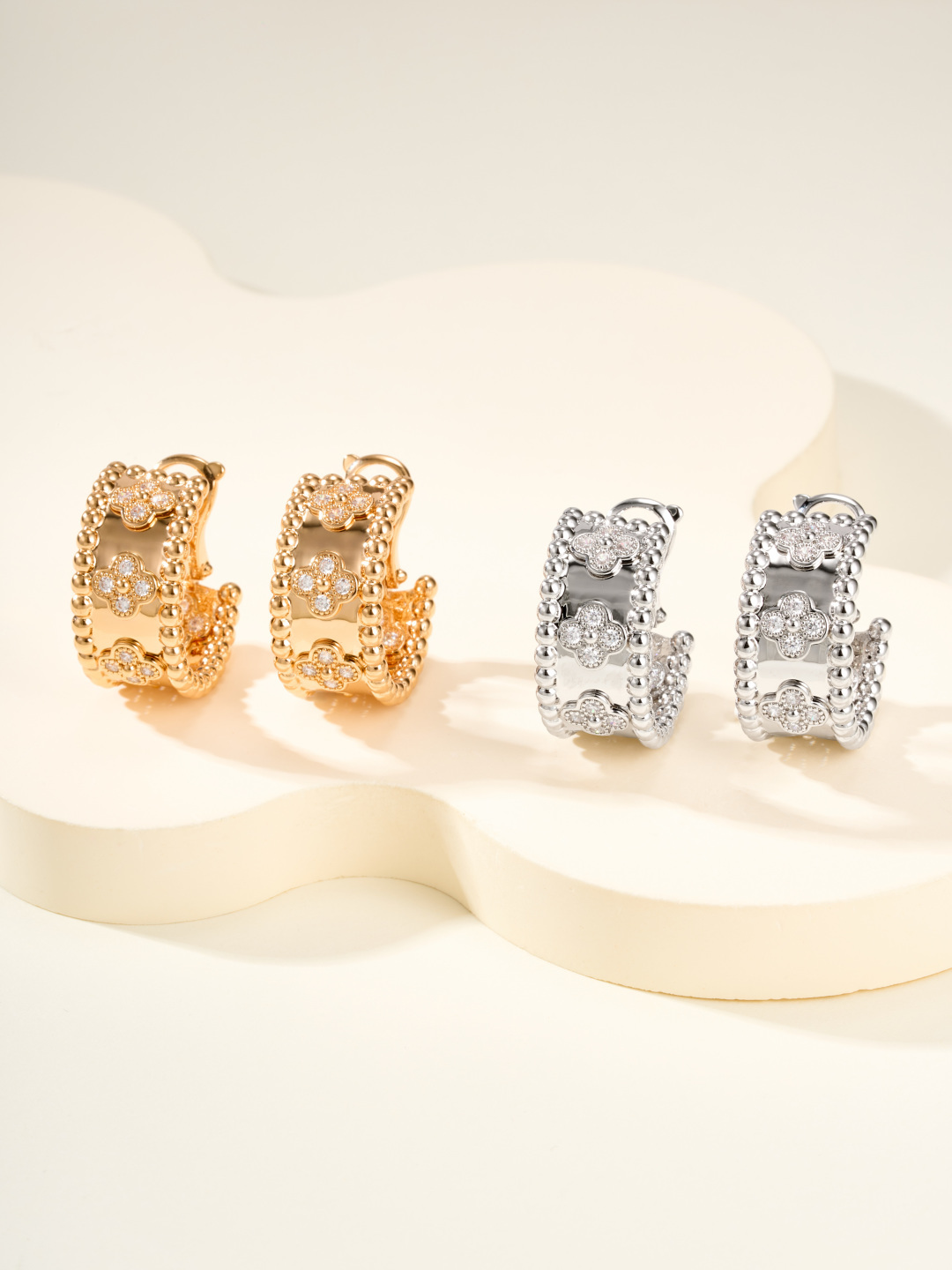 반클리프 앤 아펠 펄리 클로버 다이아몬드 후프 이어링