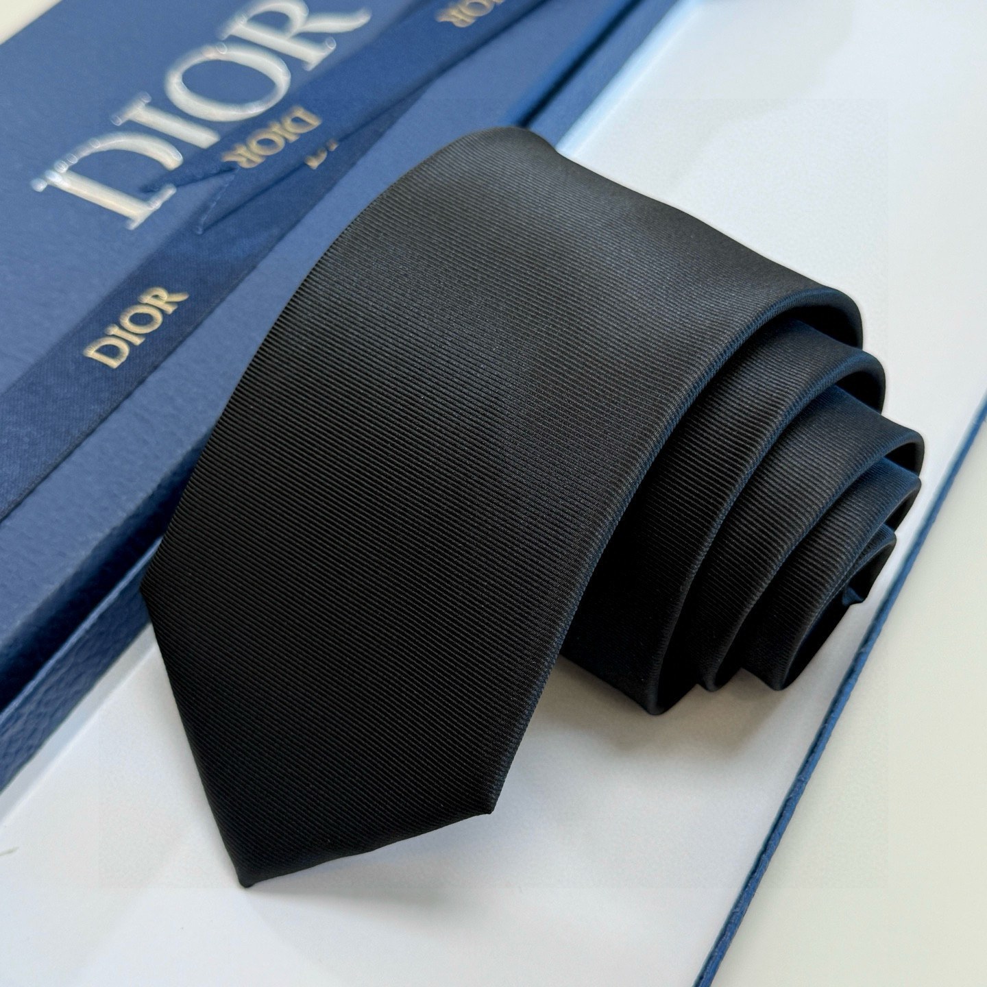 디올 Dior 로고 라벨 실크 솔리드 넥타이