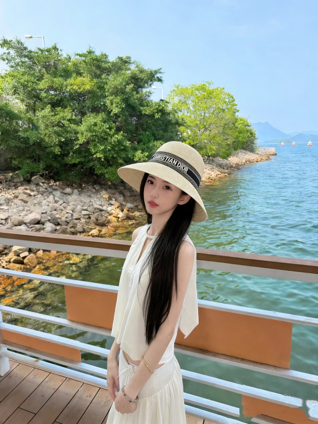 디올 크리스챤 디올 로고 밴드 와이드 브림 스트로 햇