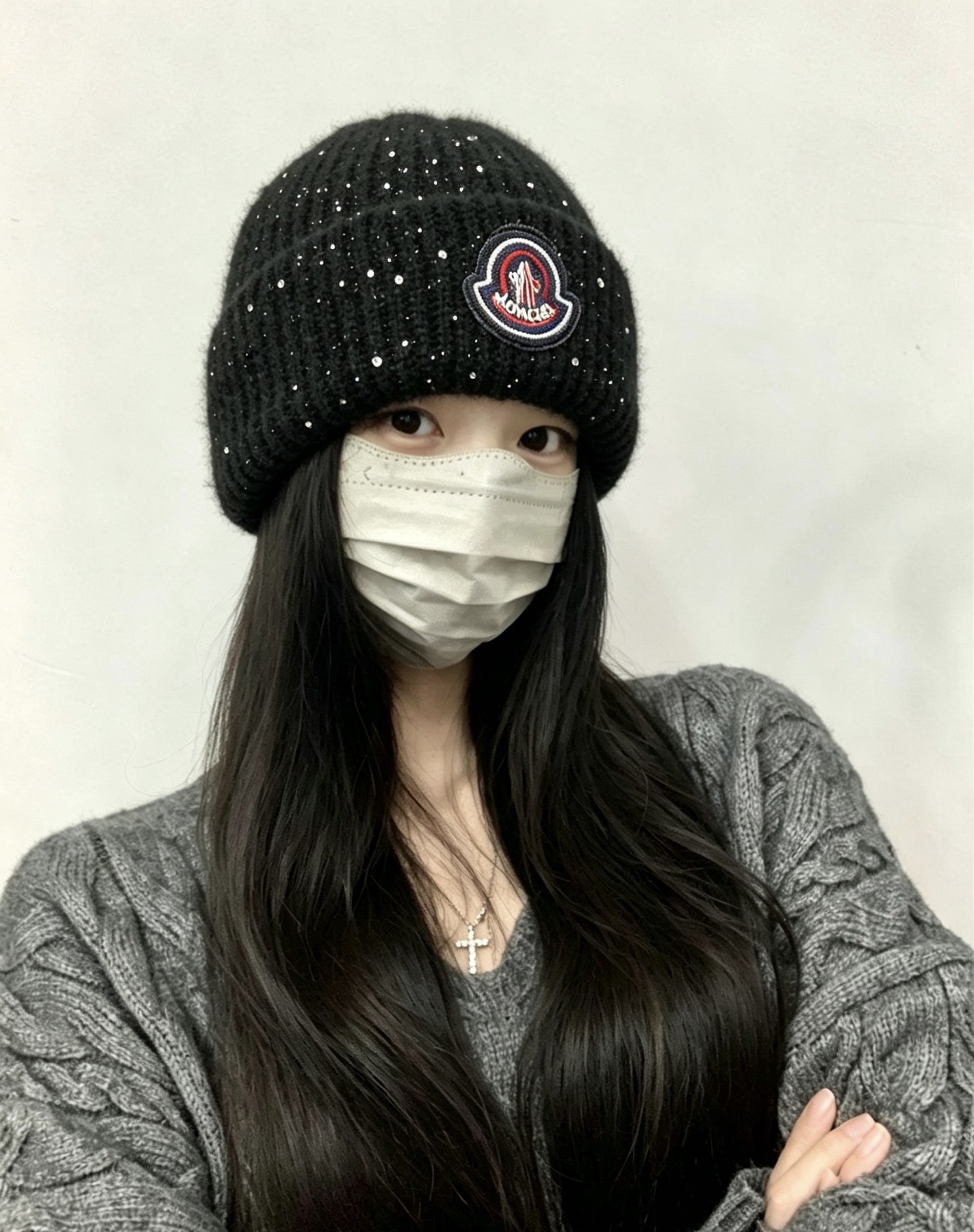 몽클레르 로고 패치 크리스털 장식 리브 니트 비니