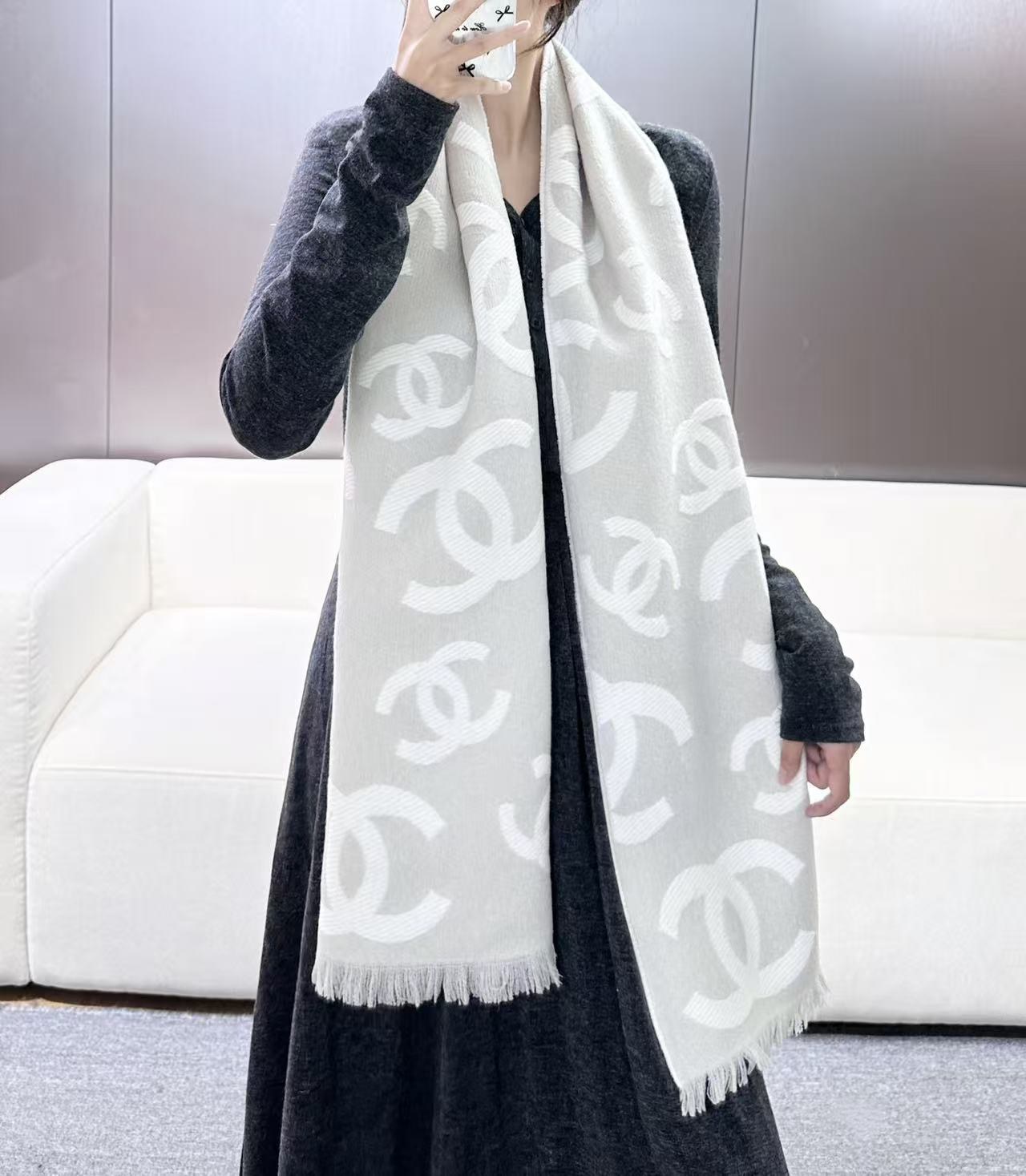 샤넬 빅 CC 로고 리버서블 프린지 울 머플러