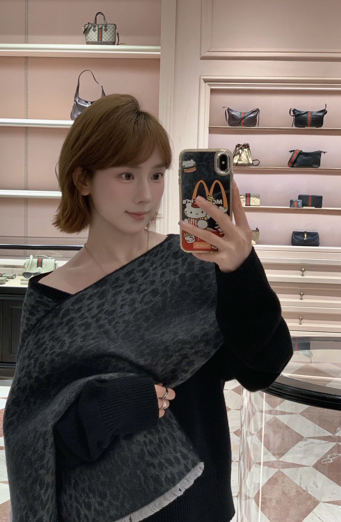 구찌 GG 모노그램·레오파드 리버서블 프린지 스카프