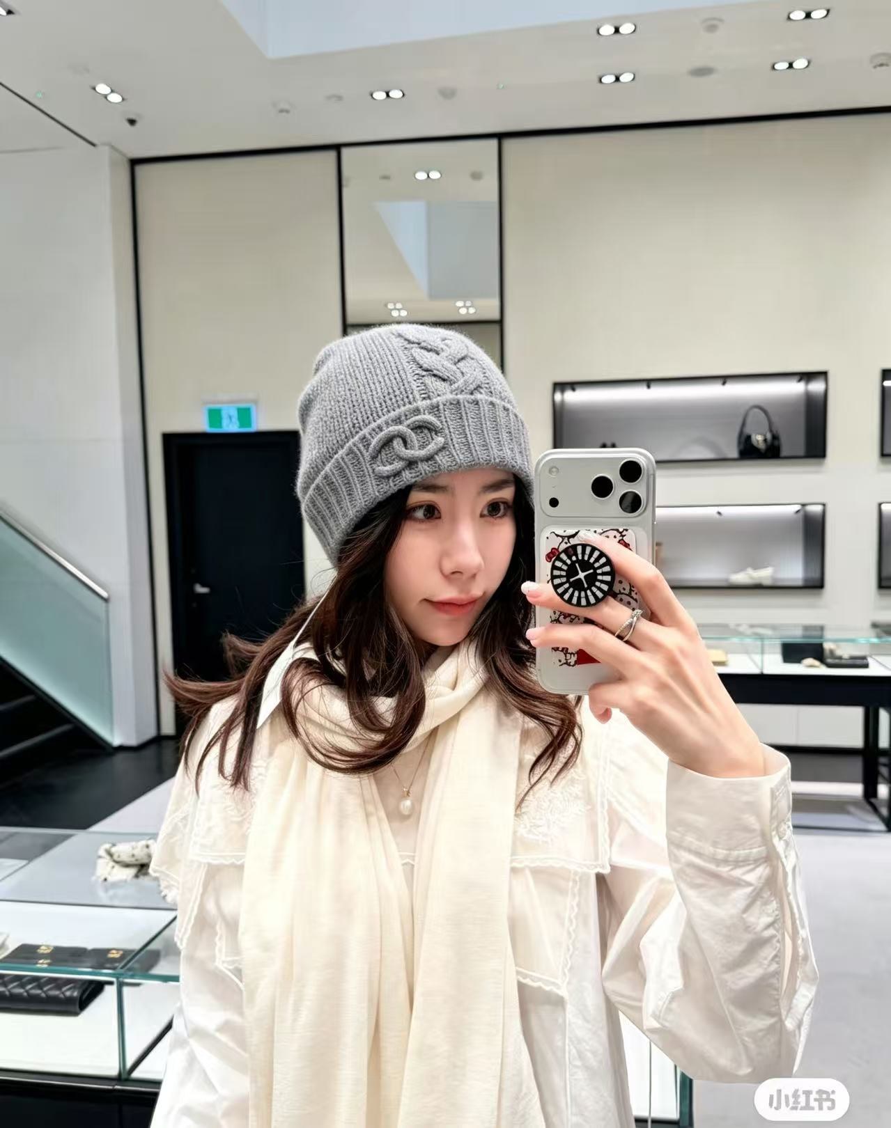 샤넬 인터로킹 CC 케이블 니트 비니