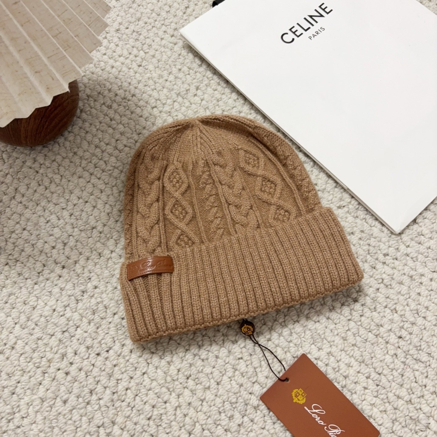 로로피아나 케이블 니트 커프 비니