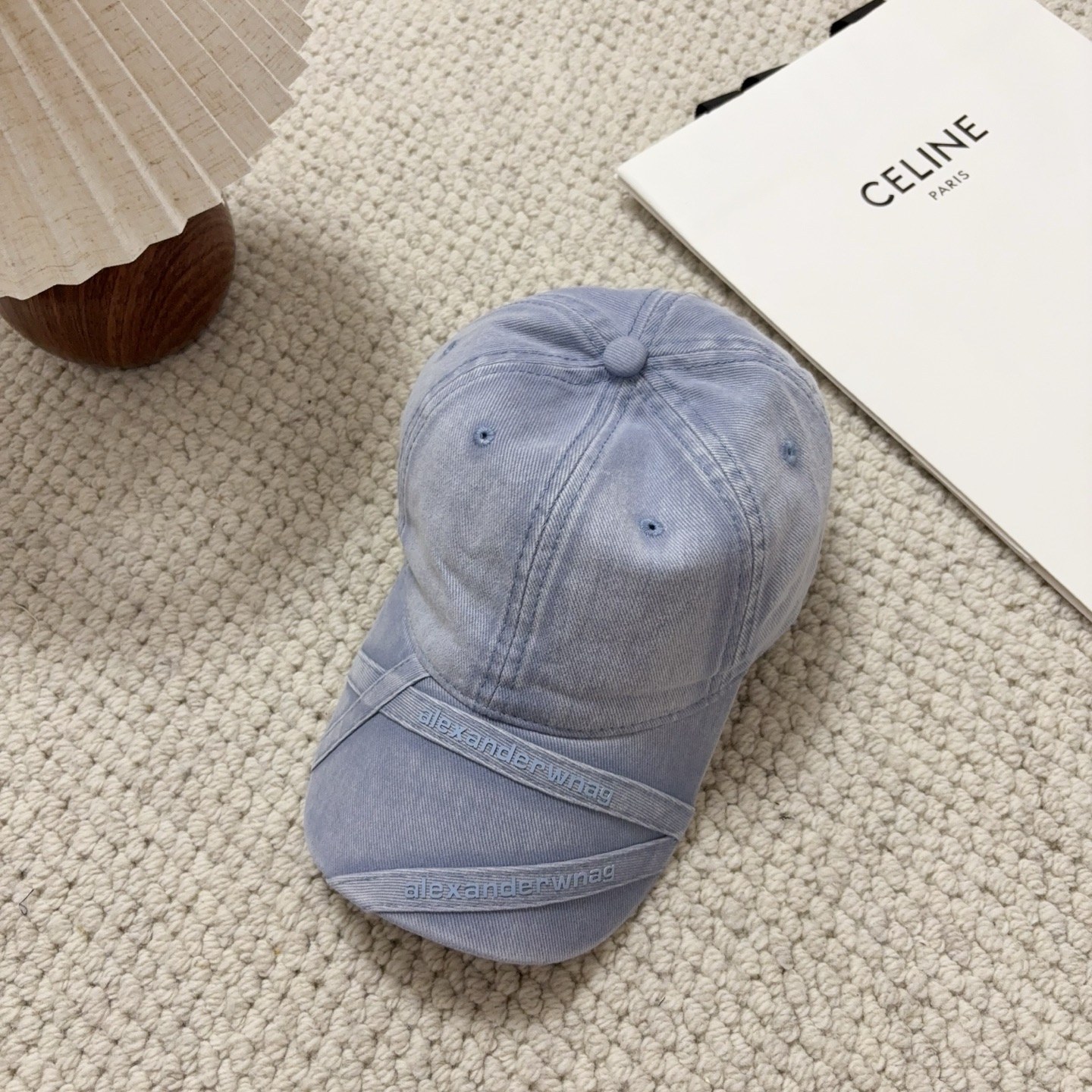 알렉산더 왕 로고 스트랩 디스트레스드 데님 베이스볼 캡