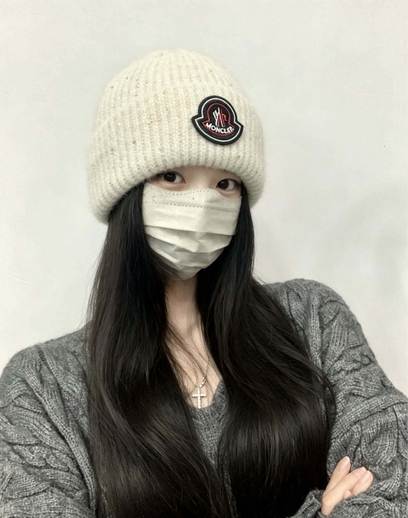 몽클레르 로고 패치 크리스털 장식 리브 니트 비니