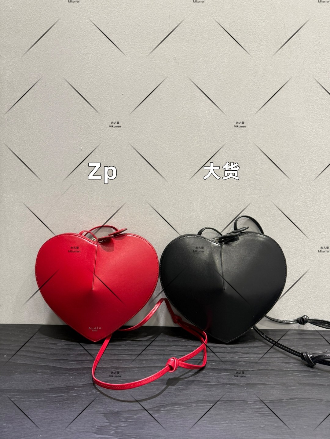 알라이아 르 쾨르 하트 미니 크로스바디 백