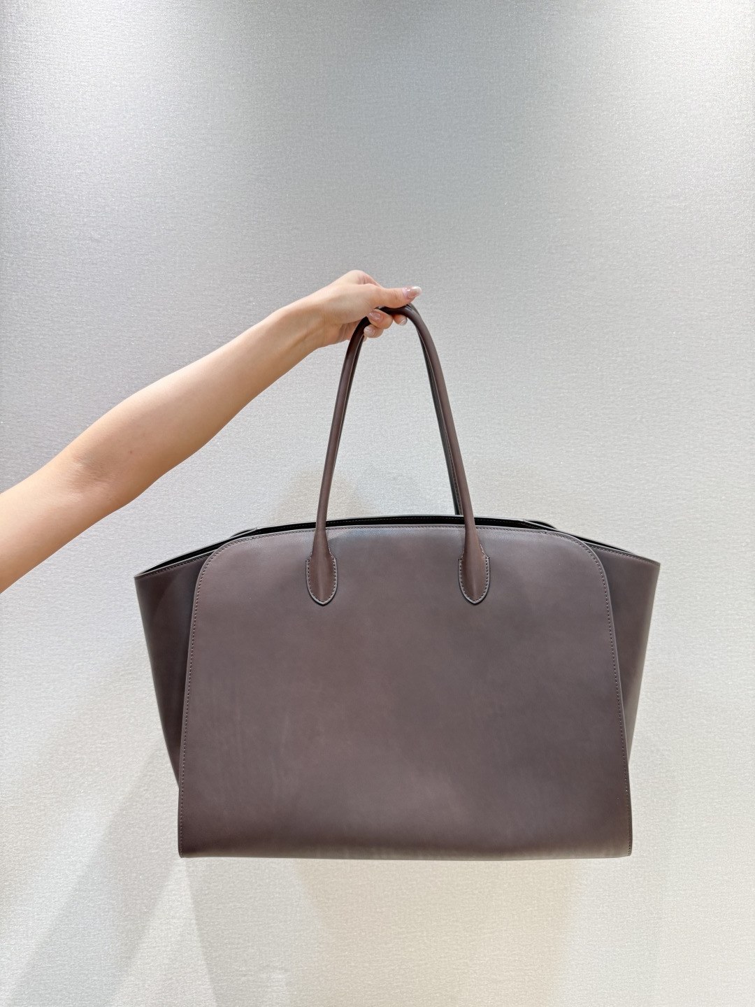 더 로우 마를로 17 토트백